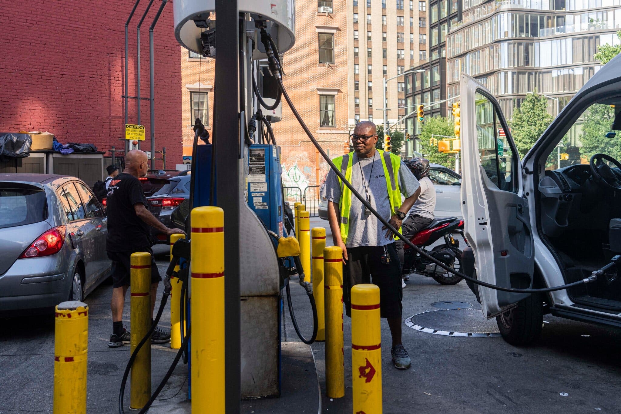 Gia dau tang vot, ong lon nganh dau khi lai ky luc hinh anh