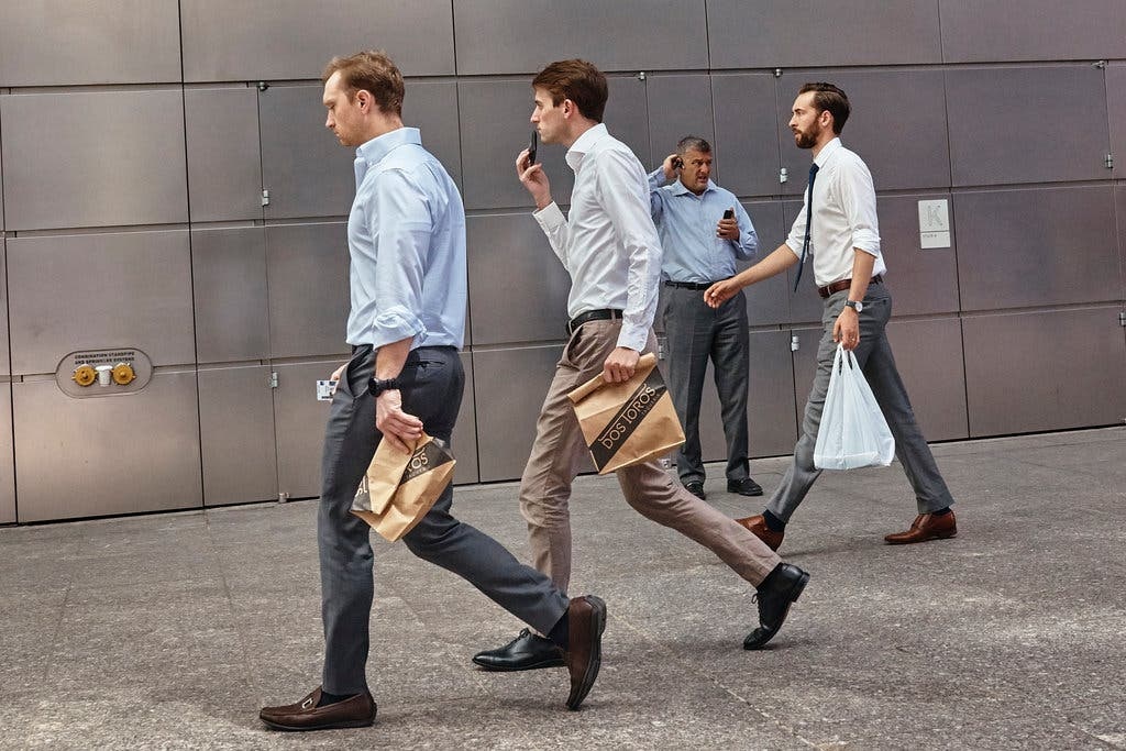 Lan song sa thai lan den nganh ngan hang hinh anh