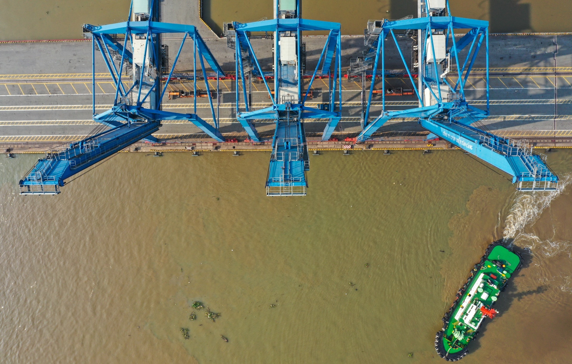 Ly do GDP tang cao nhat 12 nam hinh anh