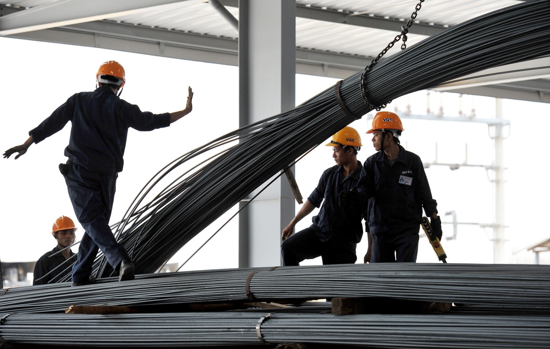 Hoat dong san xuat thang 1 giam manh hinh anh