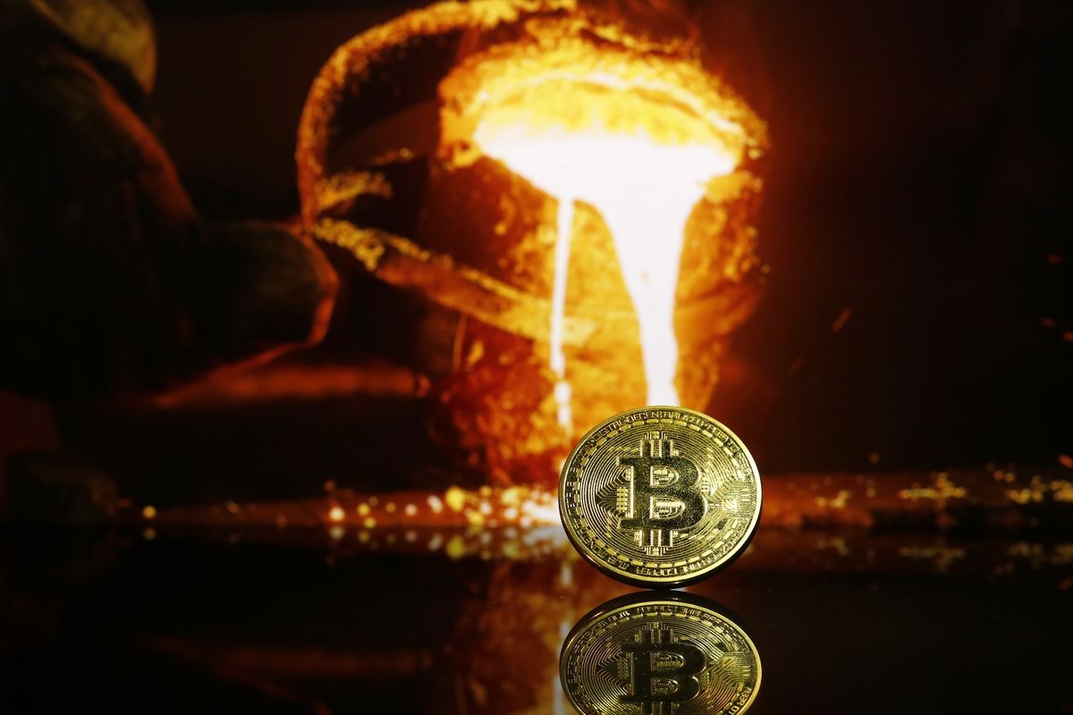 Bitcoin tut gia hinh anh