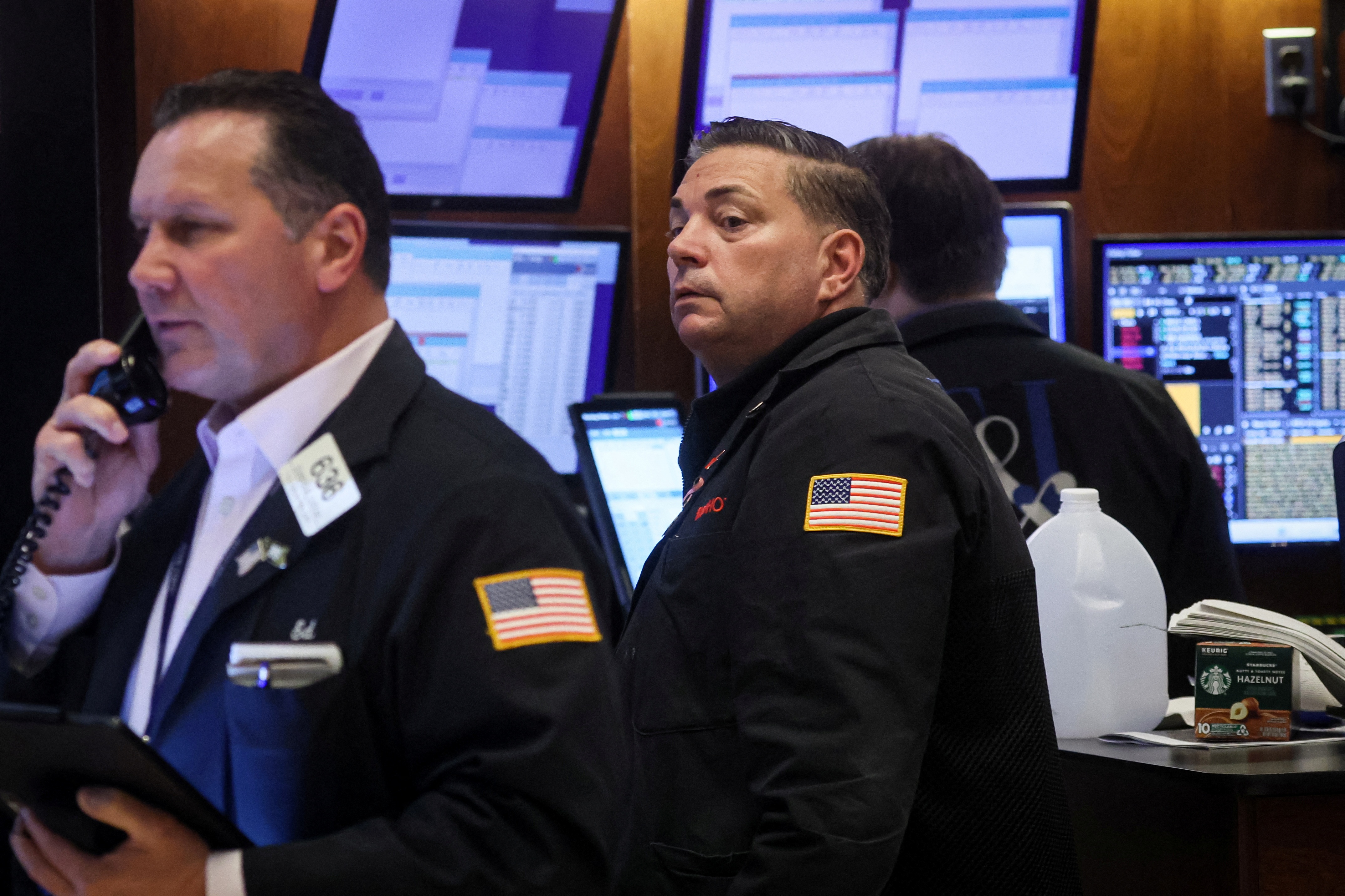 Lan song ban thao can quet co phieu ngan hang My hinh anh