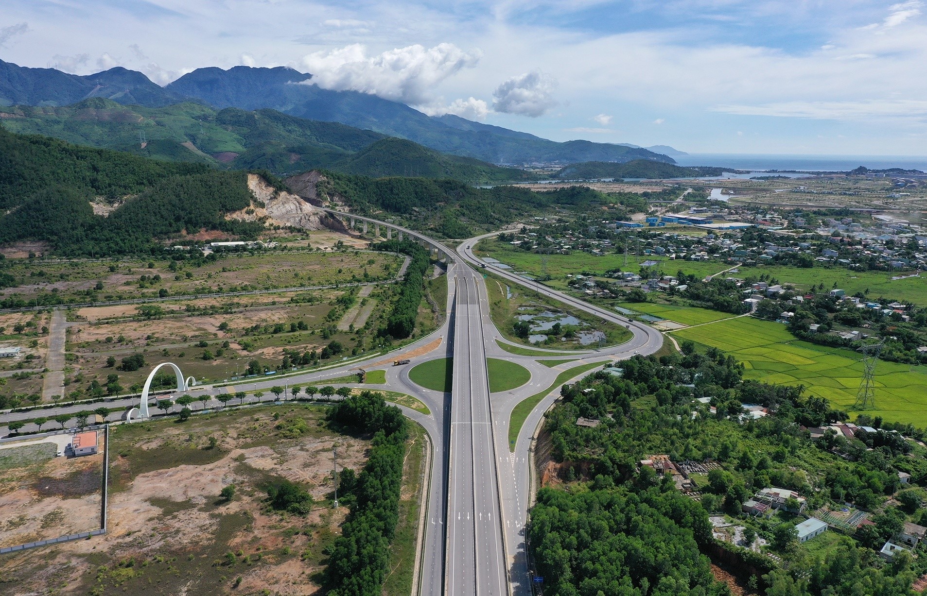 Bo Ke hoach va Dau tu: GDP quy III va IV phai dat 7,5-7,9% de bu quy I hinh anh