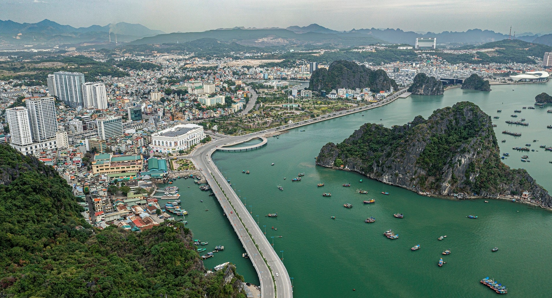 Quang Ninh dan dau ve nang luc canh tranh, Bac Giang tang ngoan muc hinh anh