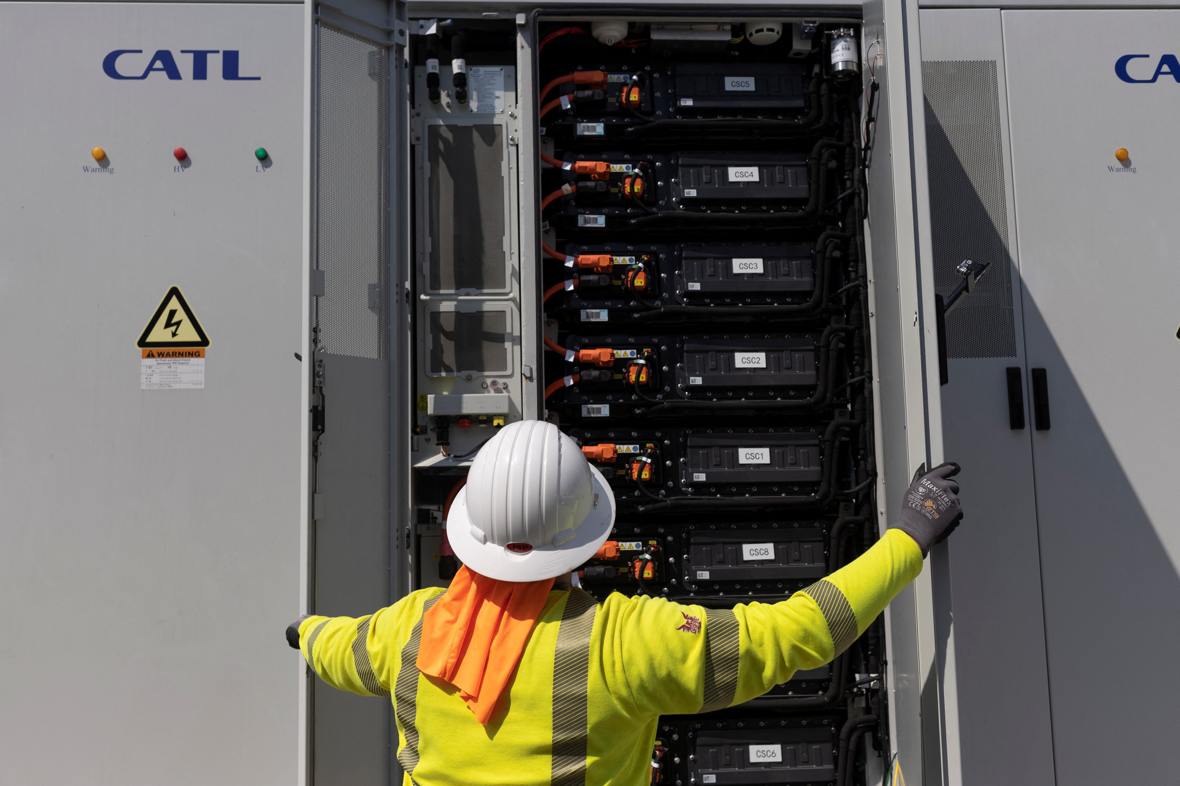 Van de tu gia dien am o chau Au hinh anh