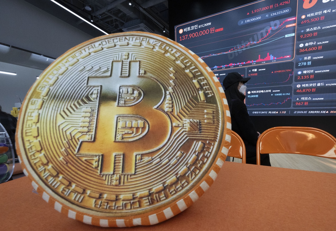 Gan 1/3 dan so Han Quoc dau tu tien so, de doa thi truong chung khoan hinh anh