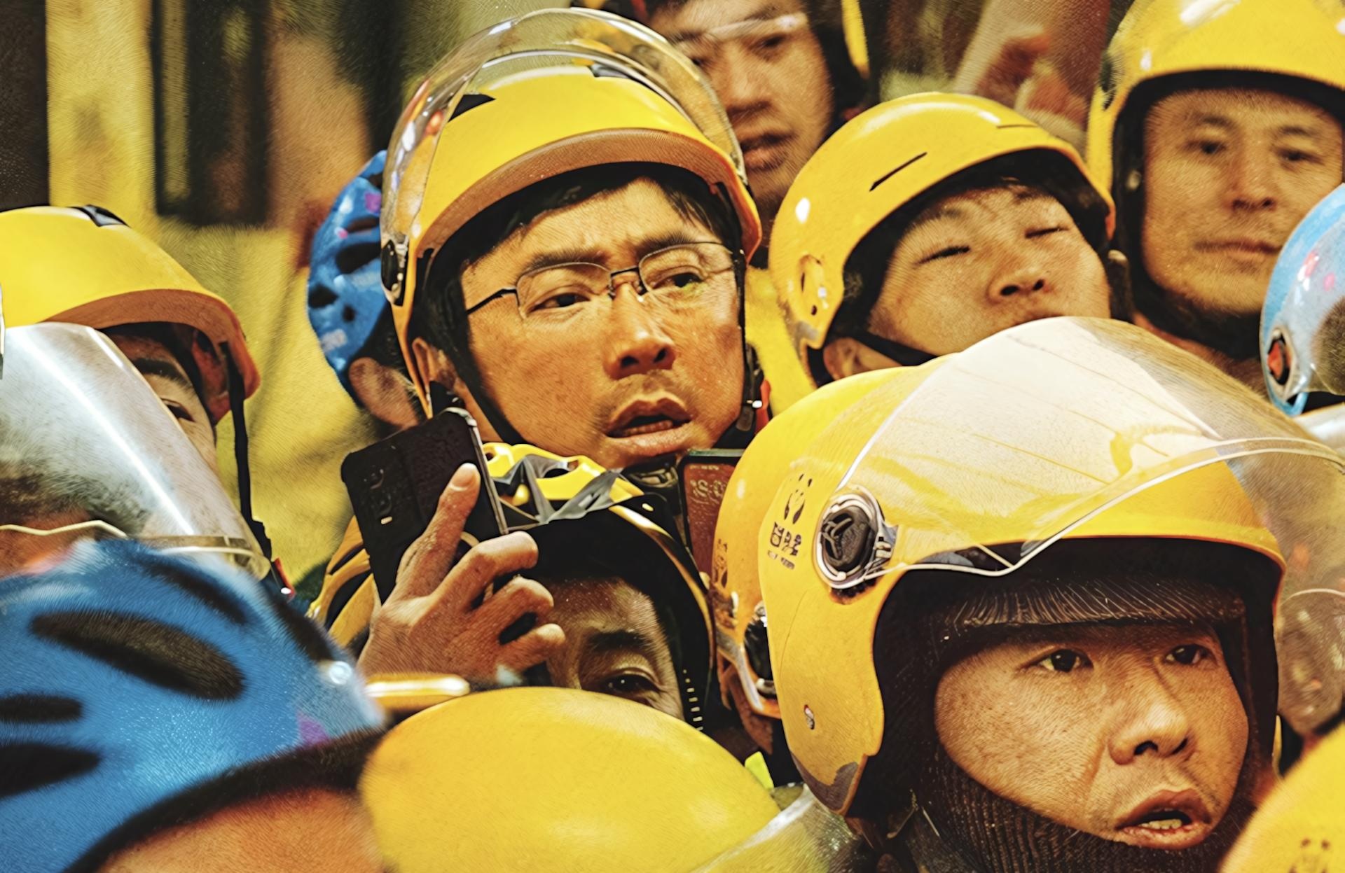 Goc khuat sau nganh giao hang bung no o Trung Quoc hinh anh