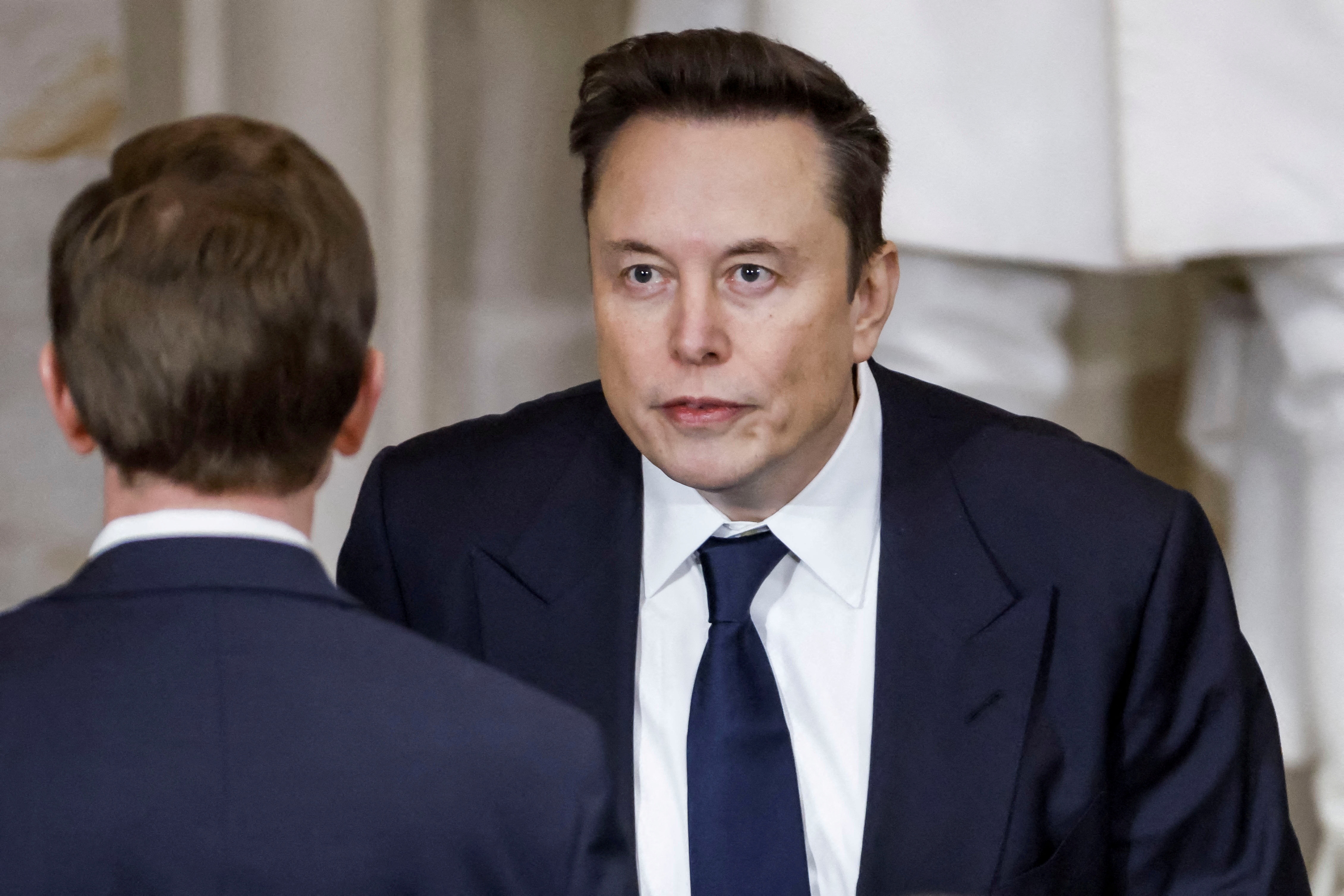 Elon Musk 'che' du an AI 500 ty USD cua ong Trump hinh anh
