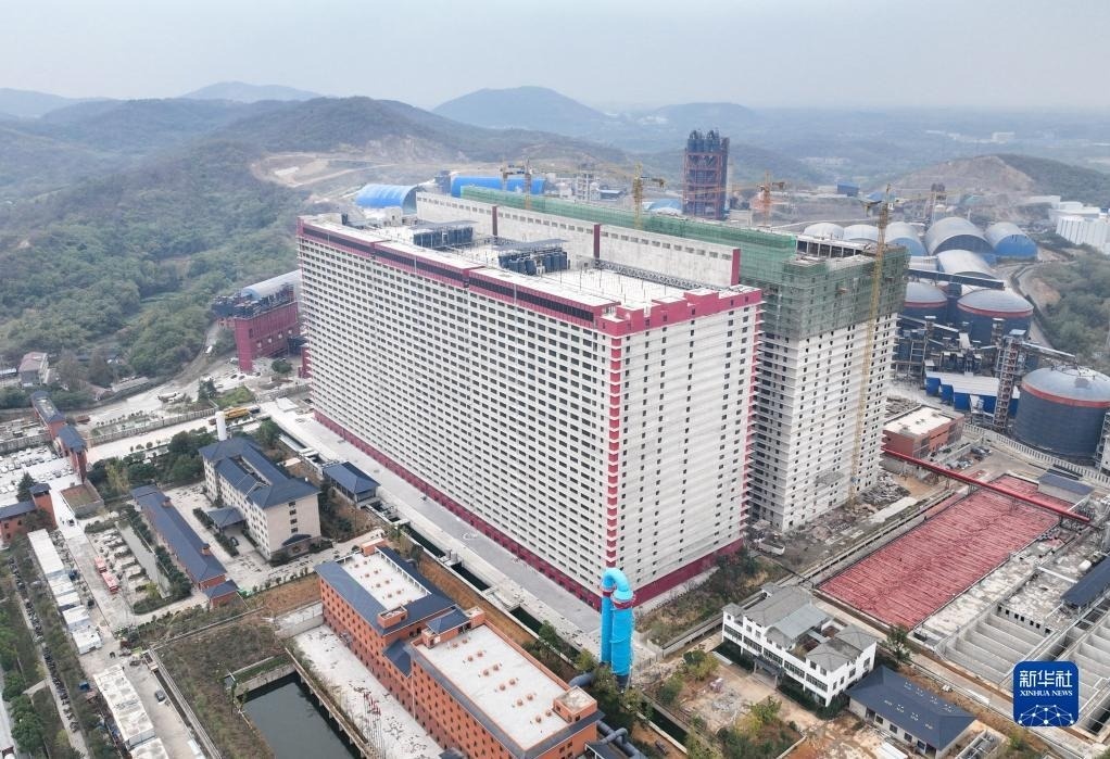 Cong ty Trung Quoc xay 'chung cu' 26 tang de nuoi heo hinh anh