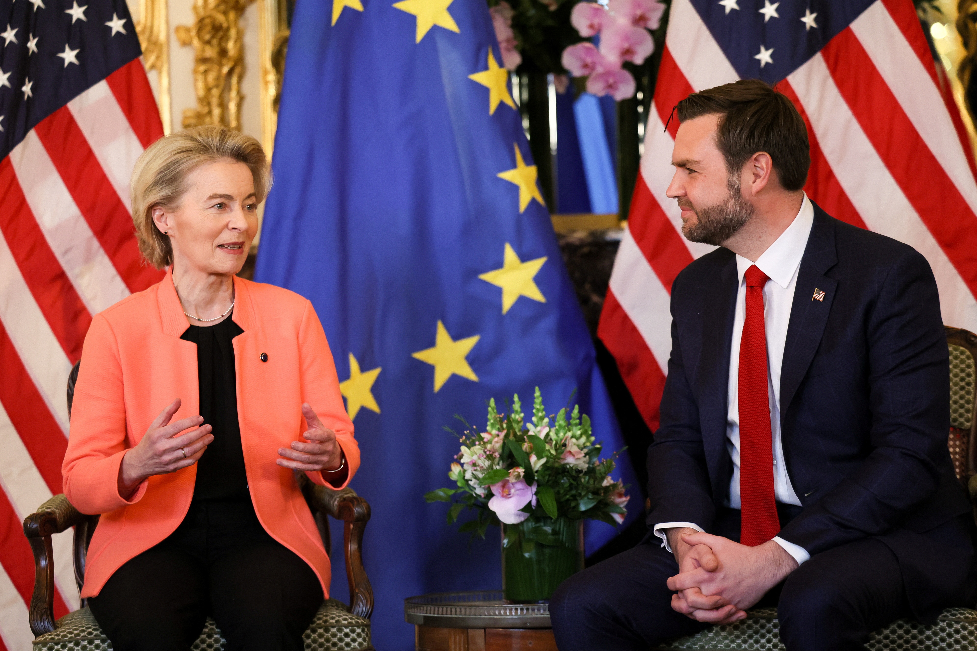 EU, Canada, Mexico chi trich thue nhom, thep cua ong Trump hinh anh