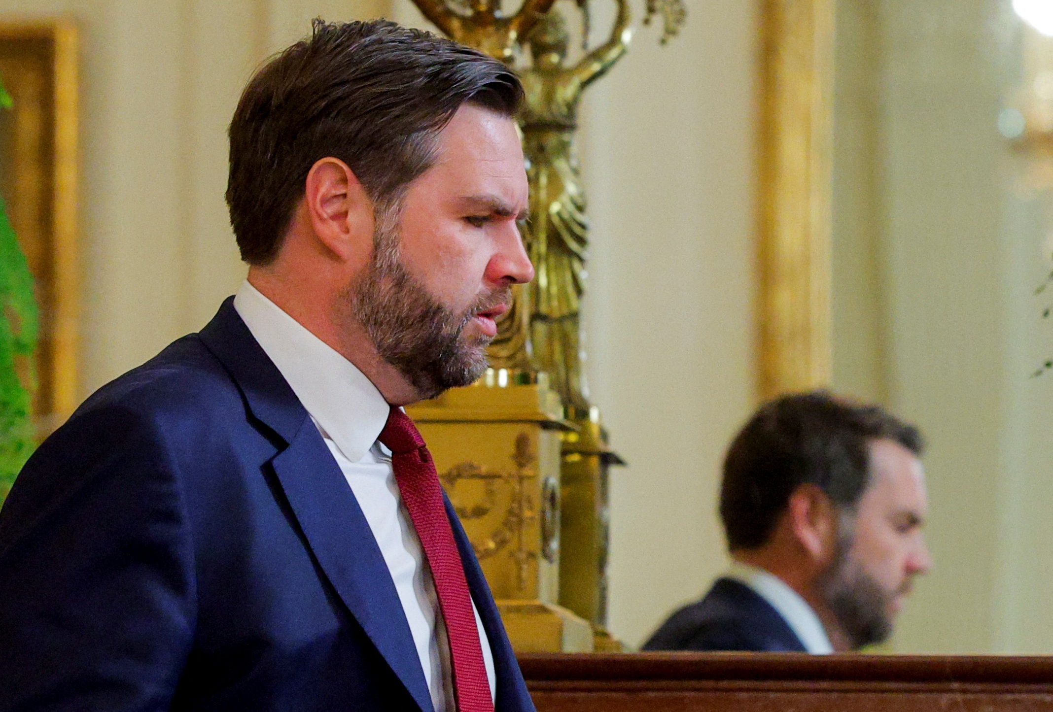 Pho tong thong Vance bi la o tai buoi hoa nhac giao huong hinh anh