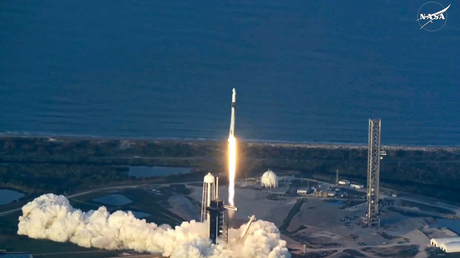 2 phi hanh gia NASA mac ket tren ISS sap duoc tro ve Trai Dat hinh anh