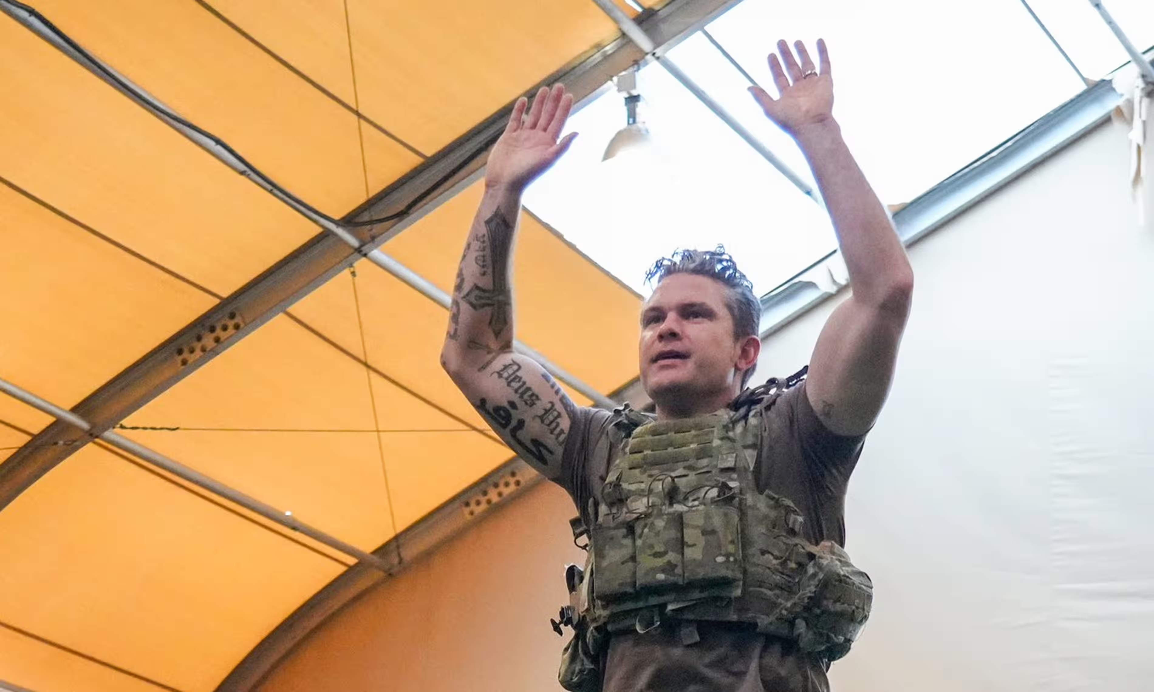 Hinh xam cua Bo truong Quoc phong My gay tranh cai hinh anh