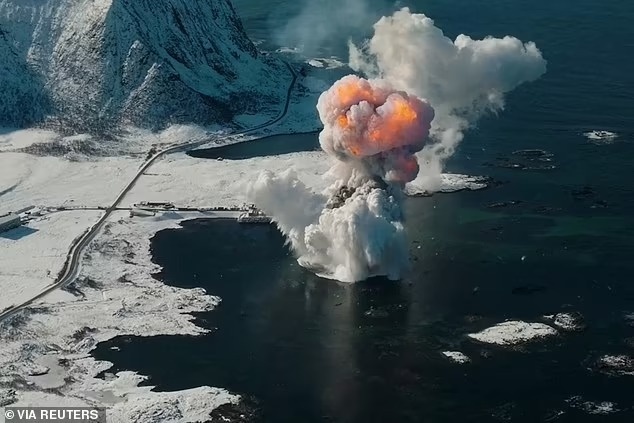 Khoanh khac ten lua lon nhat cua Duc phat no sau khi phong hinh anh