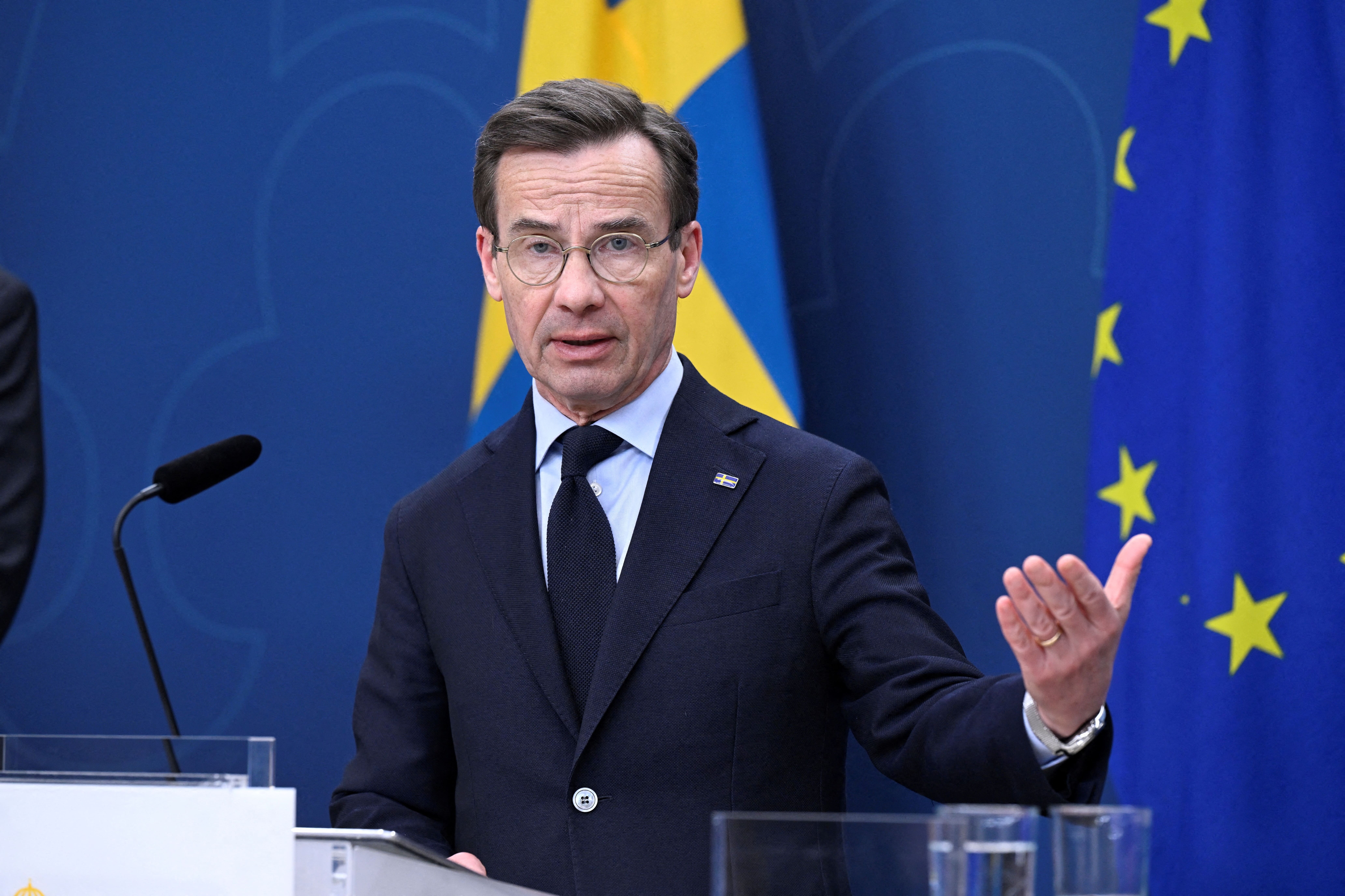 NATO xem xet tang chi tieu cho quoc phong dan su hinh anh