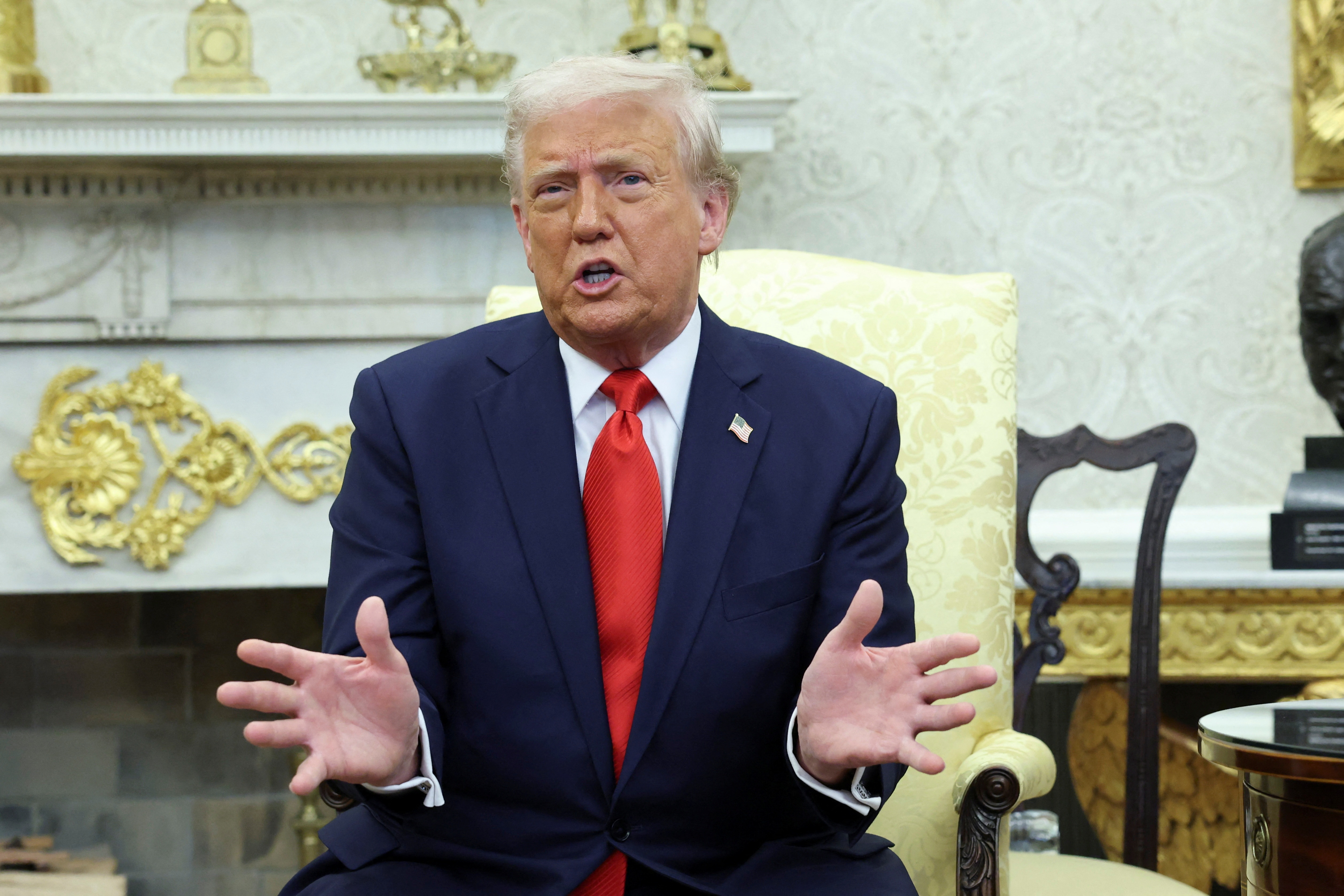 Ong Trump can nhac mien ap thue voi oto nhap khau hinh anh