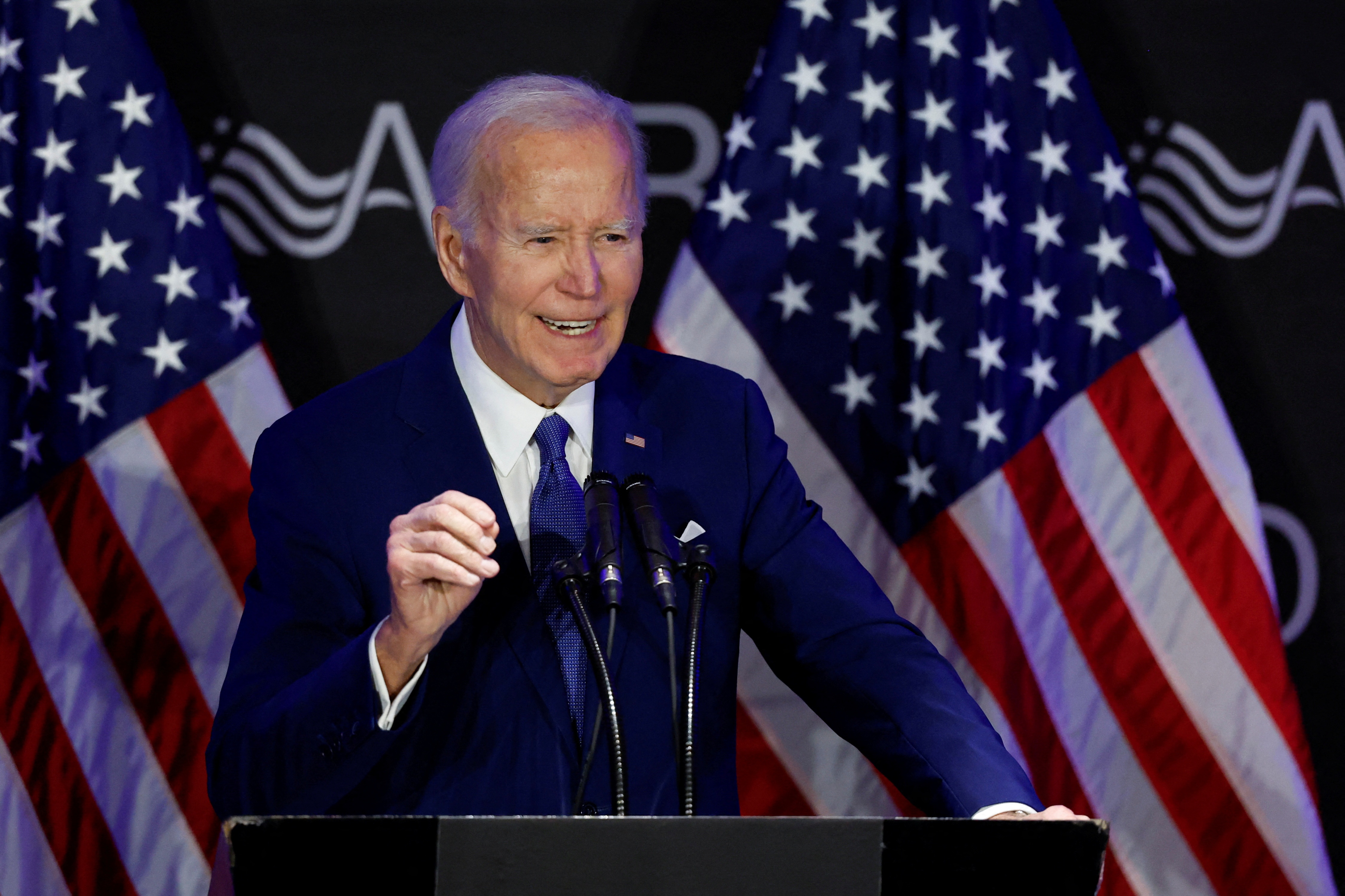 Ong Biden to 'lien minh Trump - Musk' dang tan pha an sinh xa hoi My hinh anh