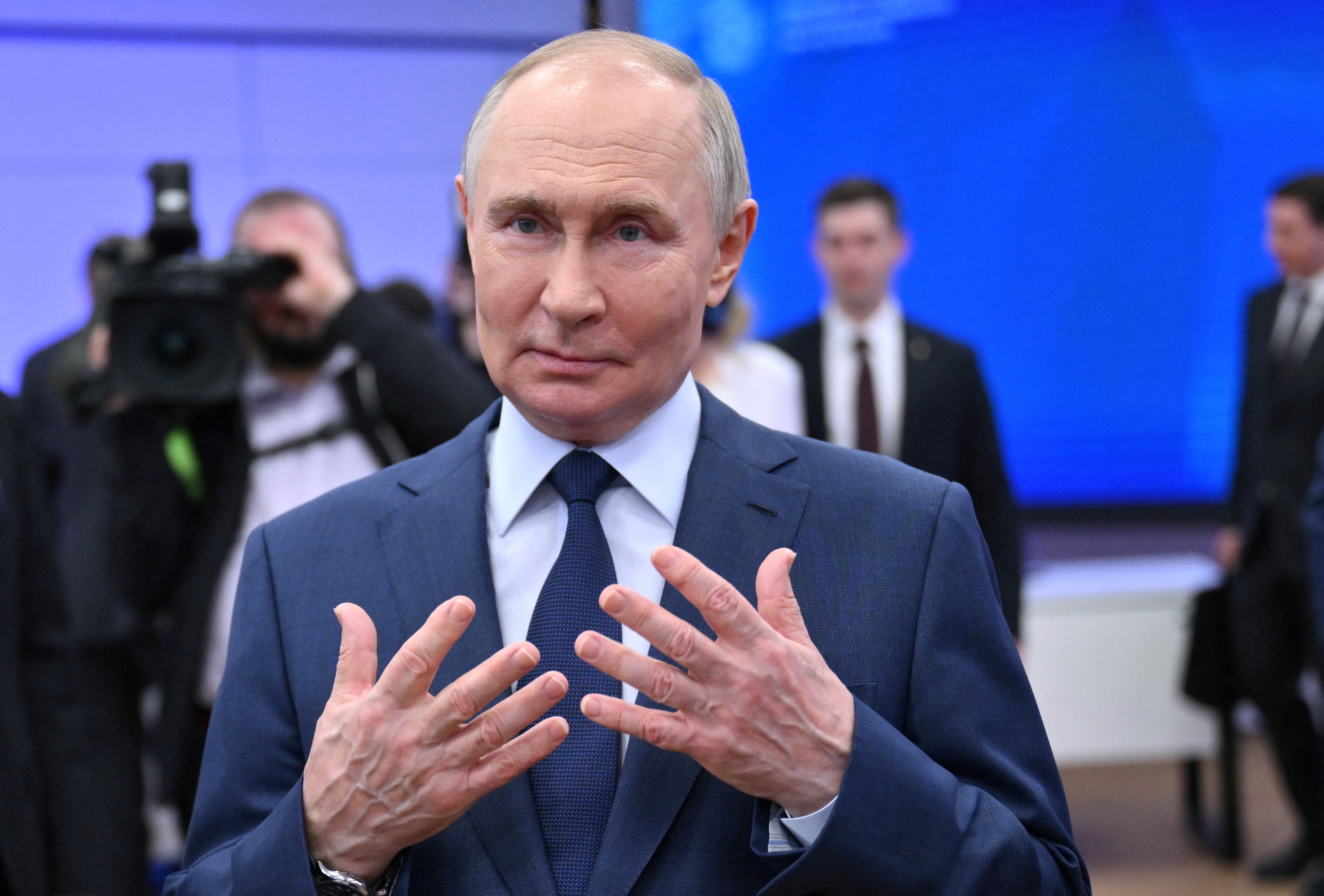 Ong Putin khen Elon Musk, vi nhu 'huyen thoai vu tru' Lien Xo hinh anh