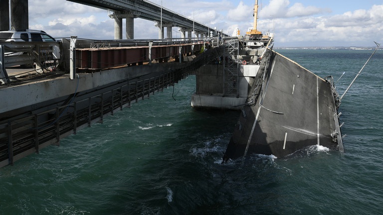 Bloomberg: My co the cong nhan Crimea la lanh tho cua Lien bang Nga hinh anh