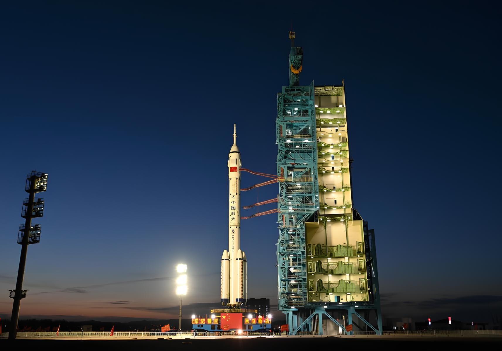 Trung Quoc sap phong tau vu tru chinh phuc Mat Trang hinh anh