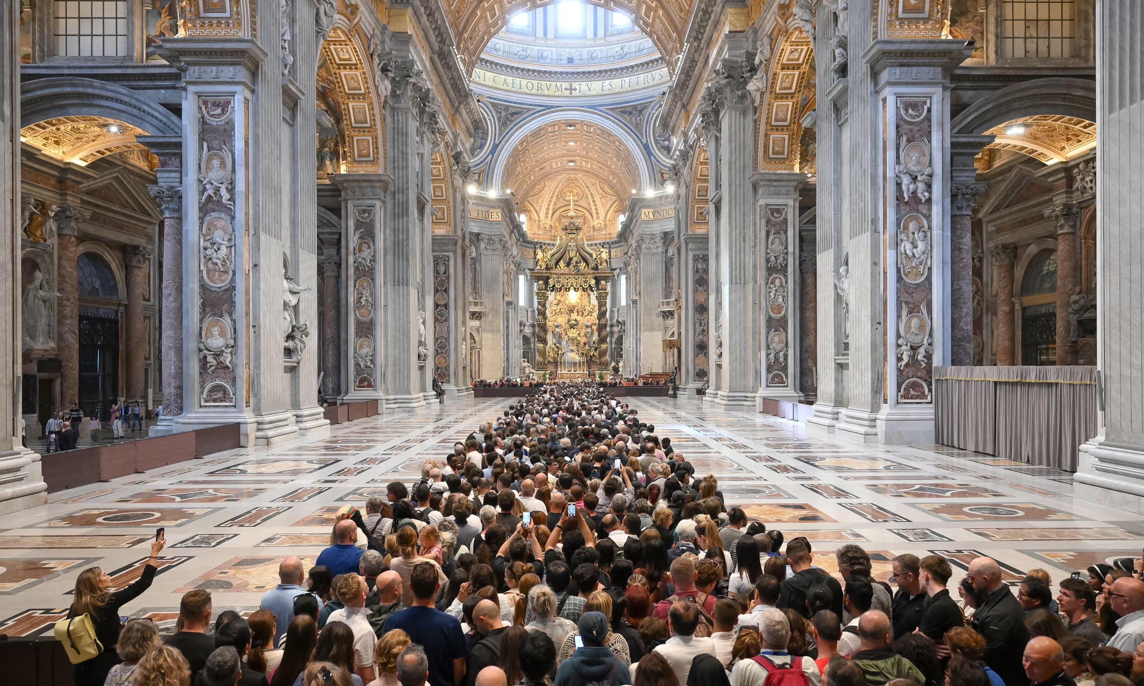 Hang nghin nguoi vieng linh cuu Giao hoang hinh anh