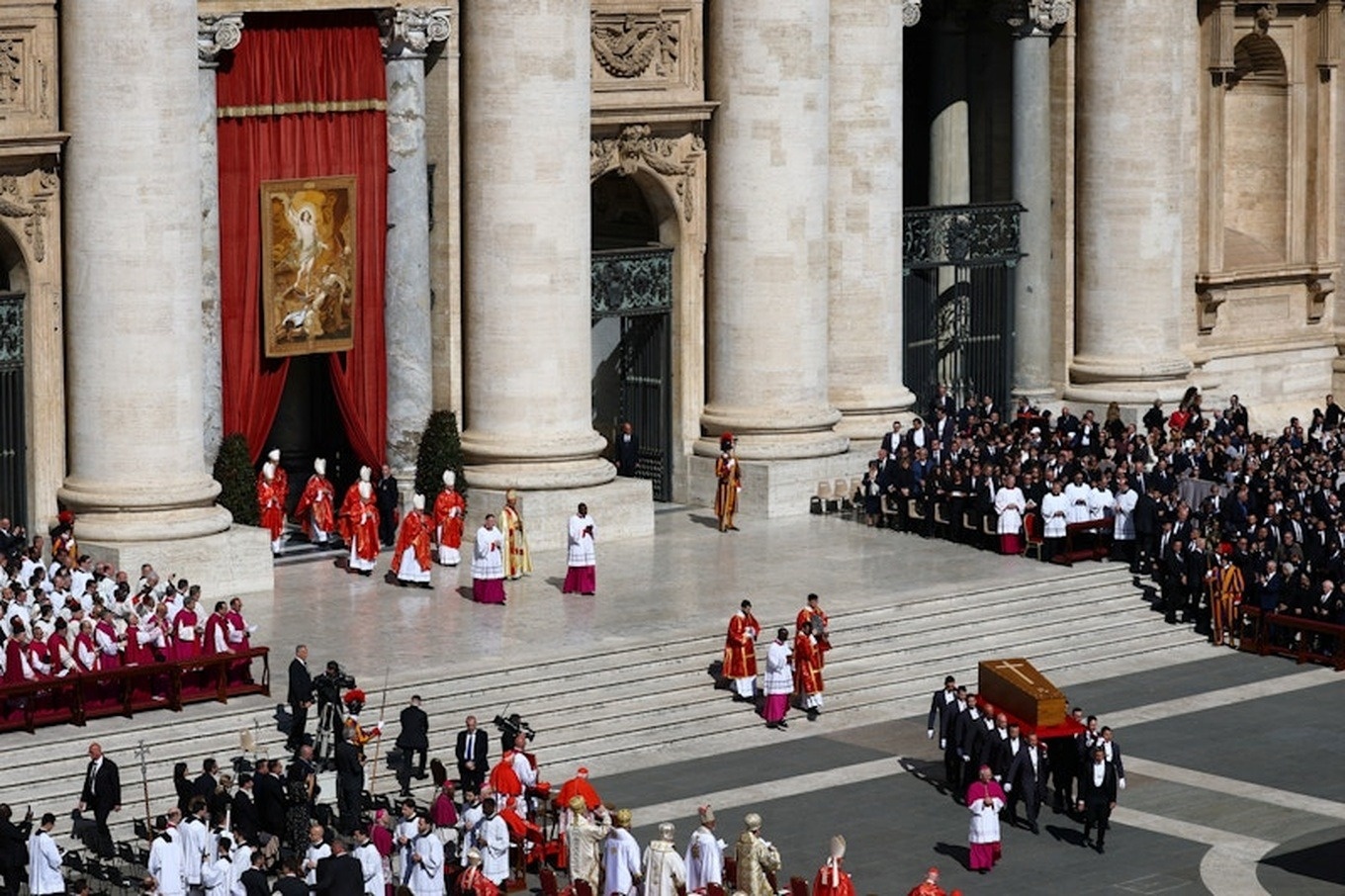 Hang tram nghin nguoi du le tang Giao hoang Francis hinh anh