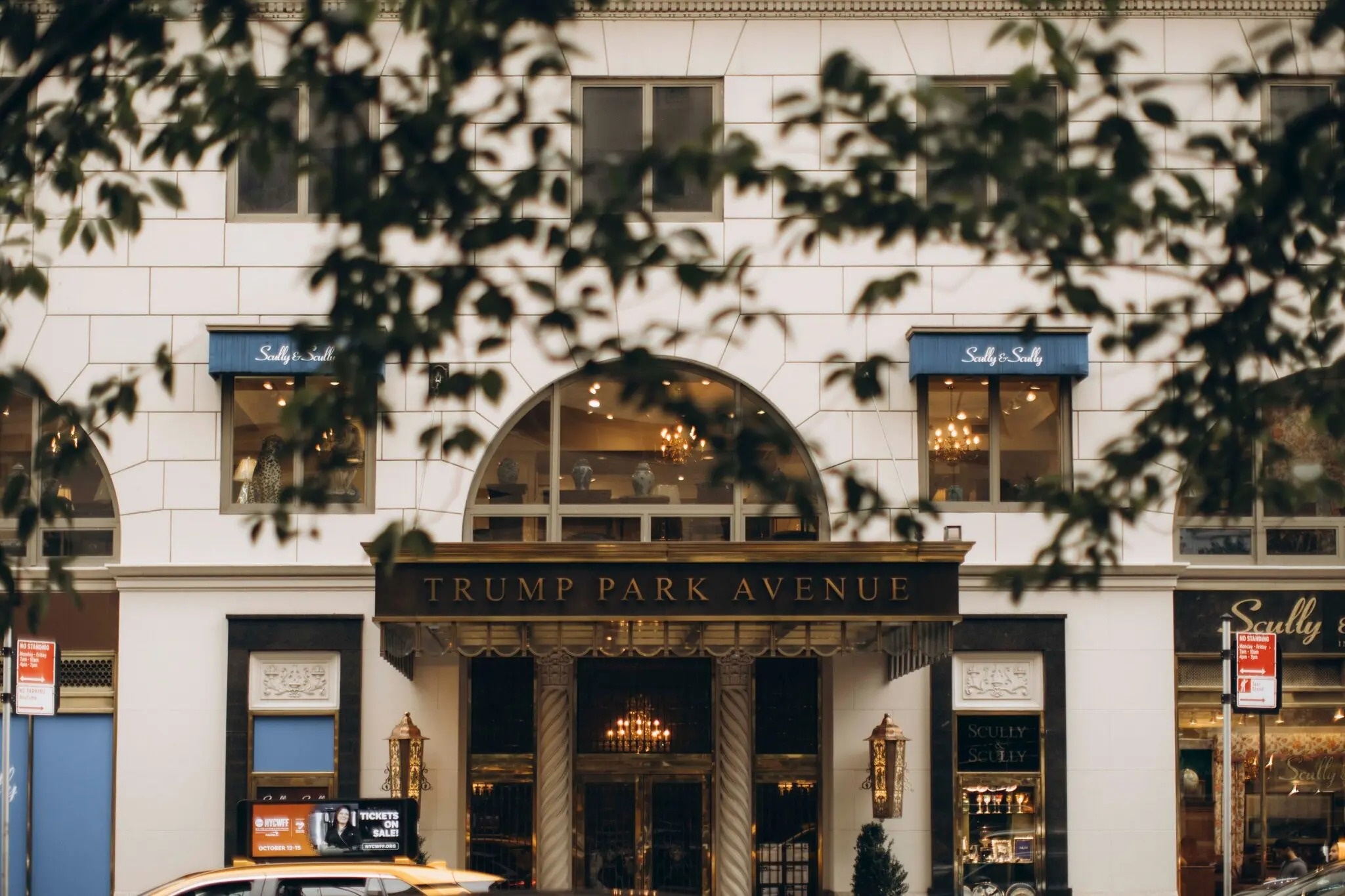 Cach cac toa thap Trump Tower phu song toan cau hinh anh