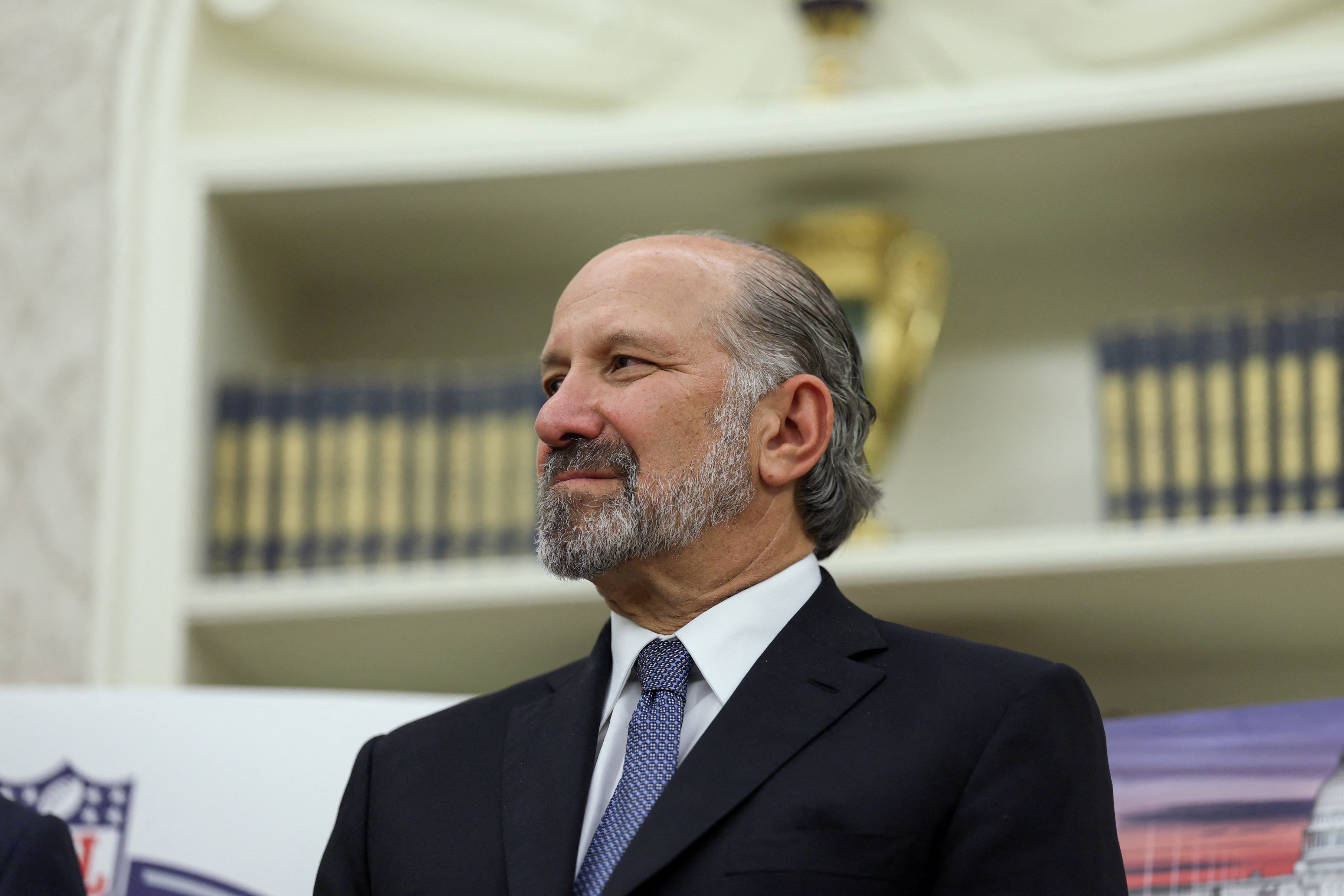 Bo truong Lutnick ban co phan tri gia 361 trieu USD hinh anh