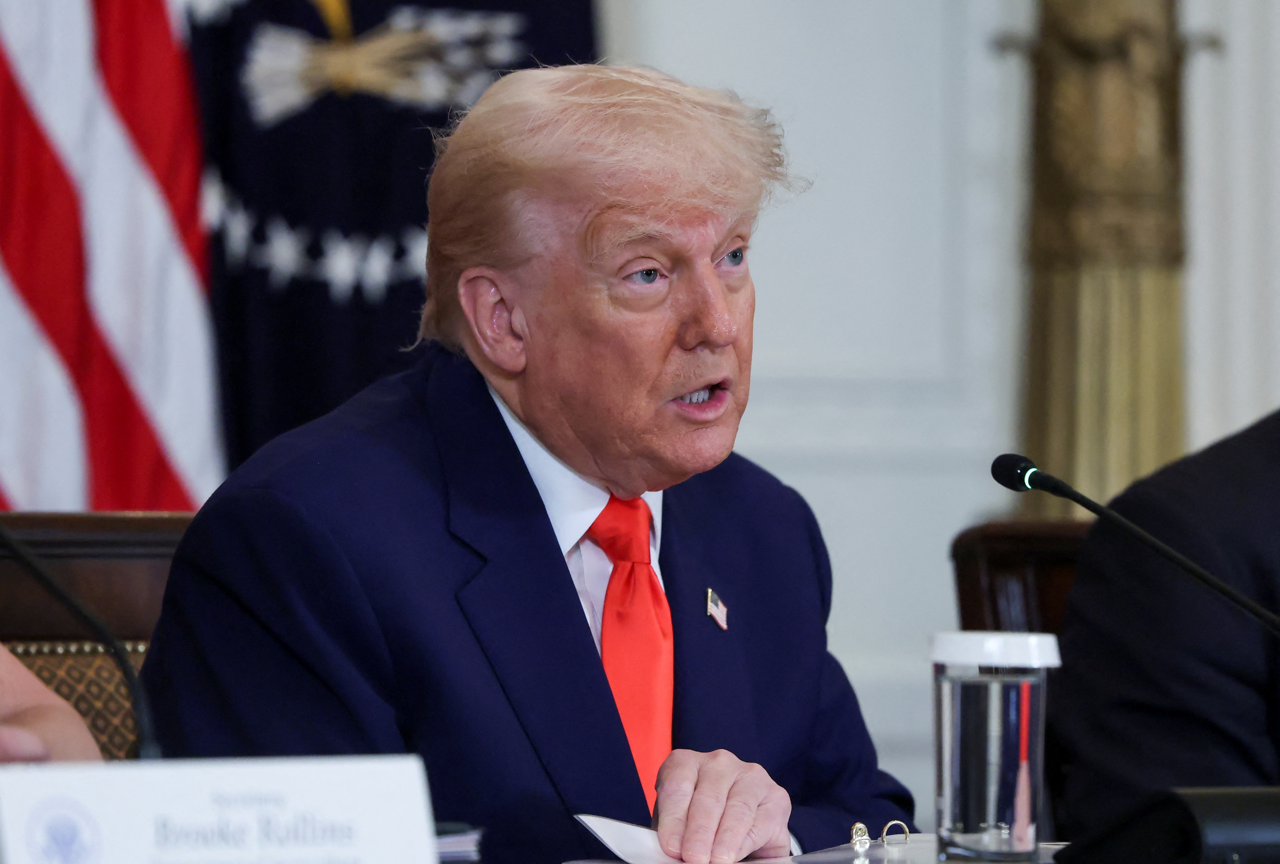 Ong Trump doa ap thue 50% len hang chau Au tu 1/6 hinh anh