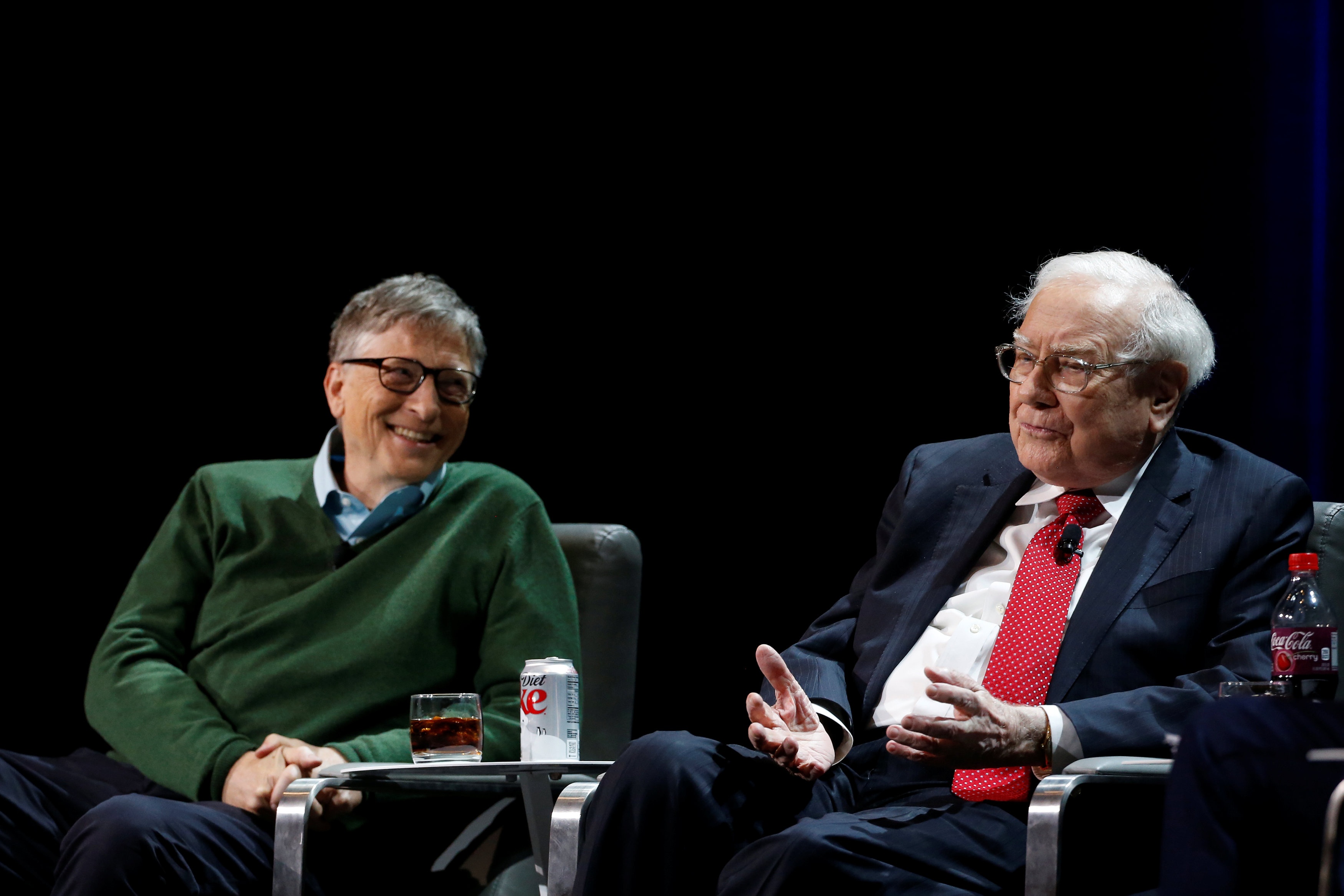Ky nguyen tu thien Bill Gates va Warren Buffett sap khep lai? hinh anh