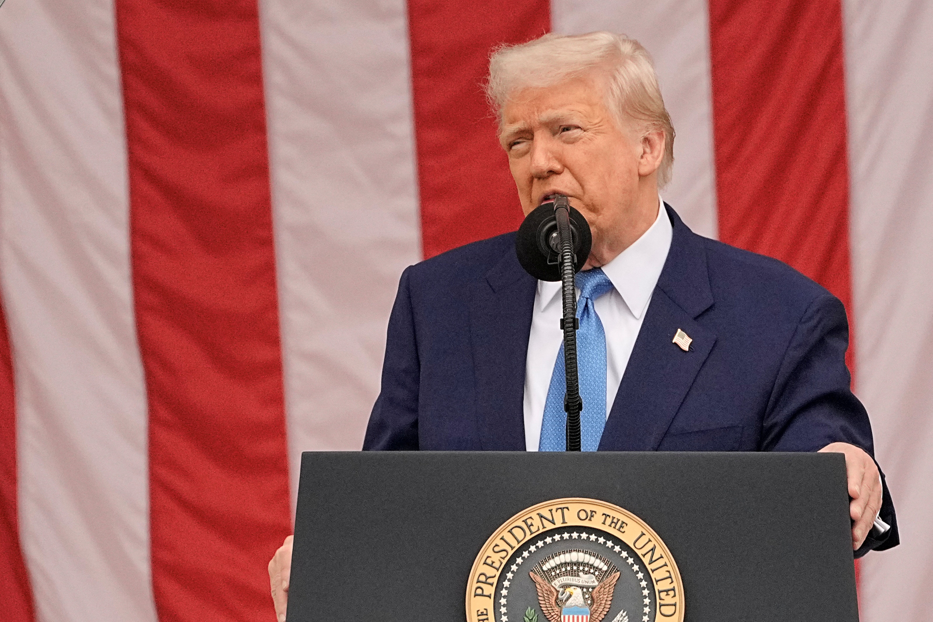 Ong Trump lai tan dung co hoi de khoe thanh tich hinh anh