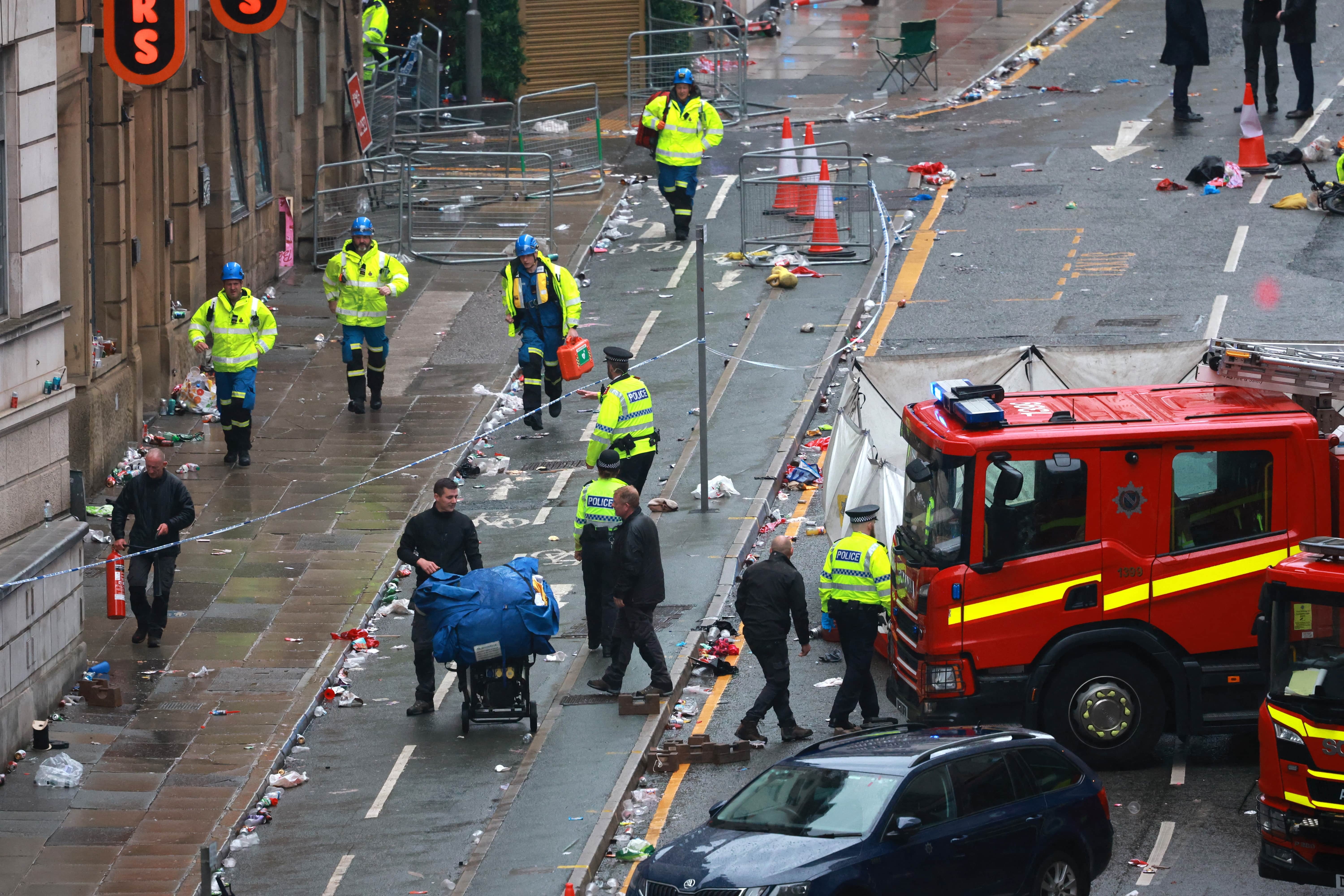 Nghi pham lao xe vao dam dong Liverpool chinh thuc hau toa hinh anh