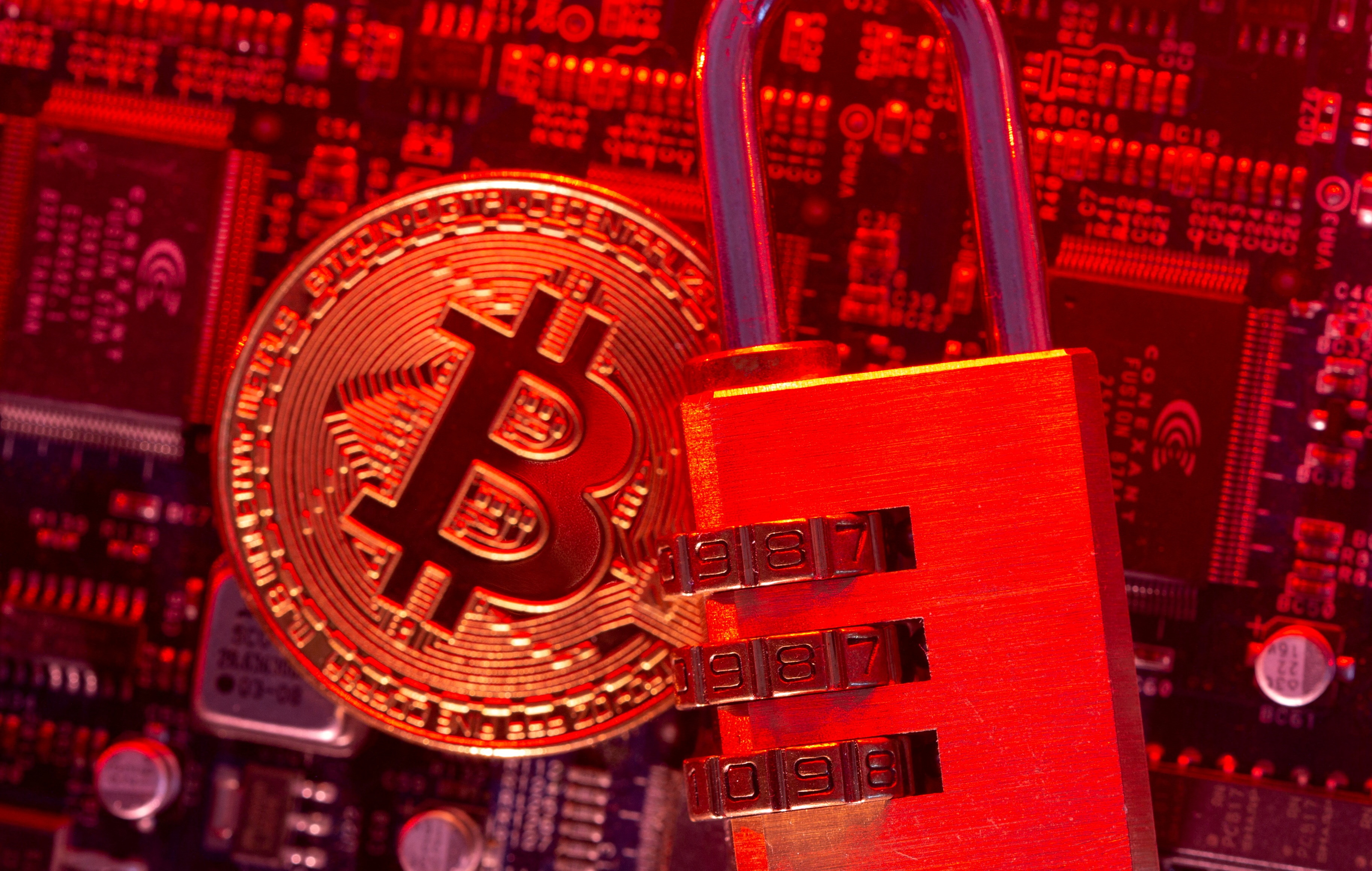 Vi sao gia Bitcoin dot ngot roi sat moc 100.000 USD? hinh anh