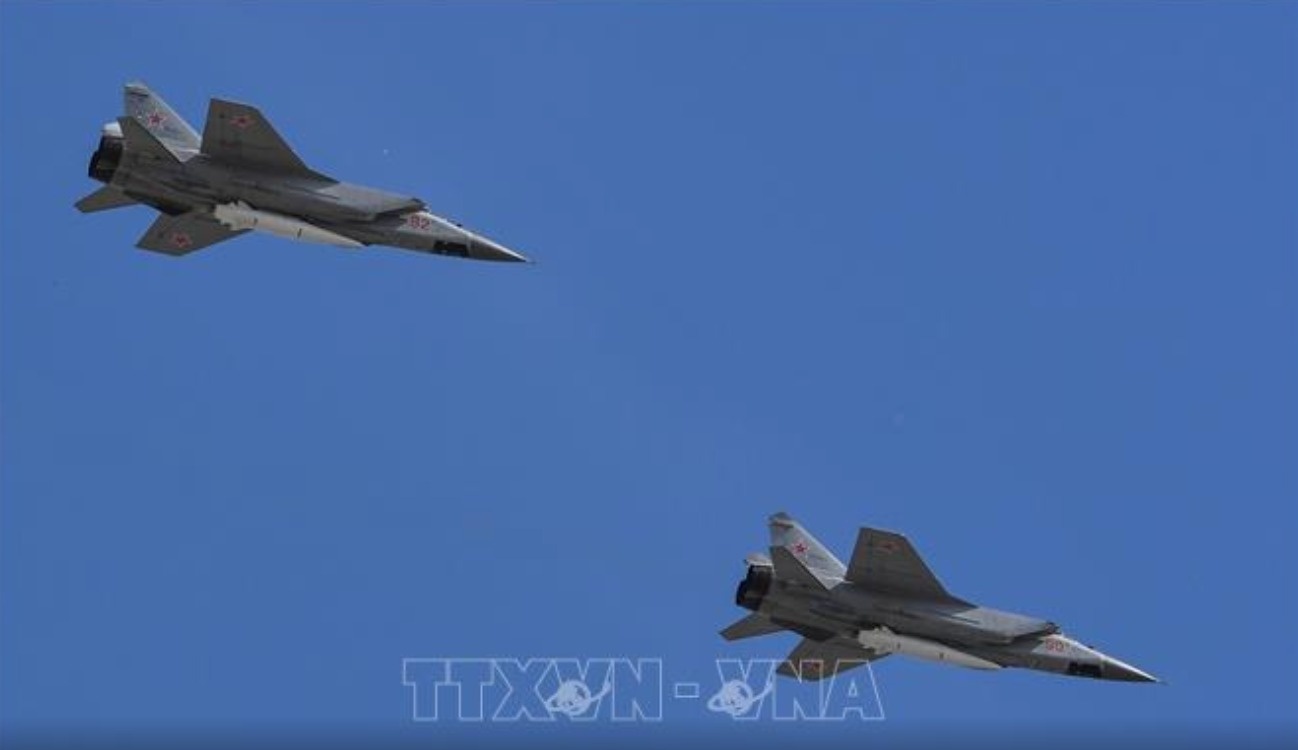 Ukraine lai tan cong san bay Nga, lam hu hai hai chien dau co hien dai hinh anh