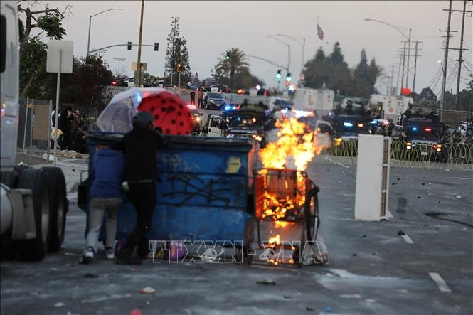 My dieu them linh Thuy quan luc chien toi thanh pho Los Angeles hinh anh