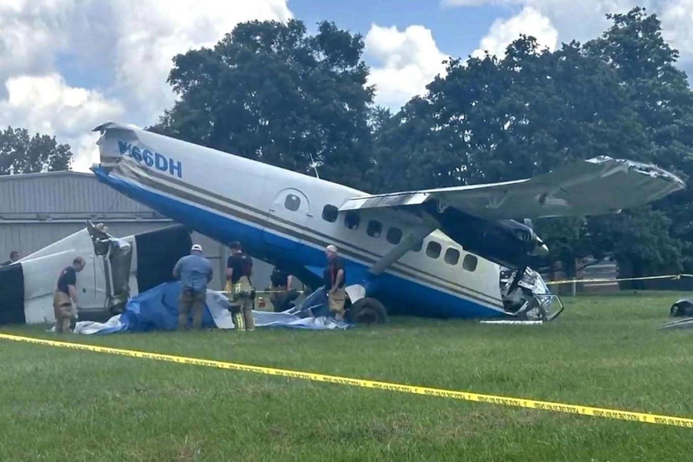 May bay cho 20 nguoi roi tai My hinh anh