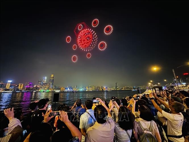 Bi mat dang sau lan song bung no bieu dien drone toan cau hinh anh