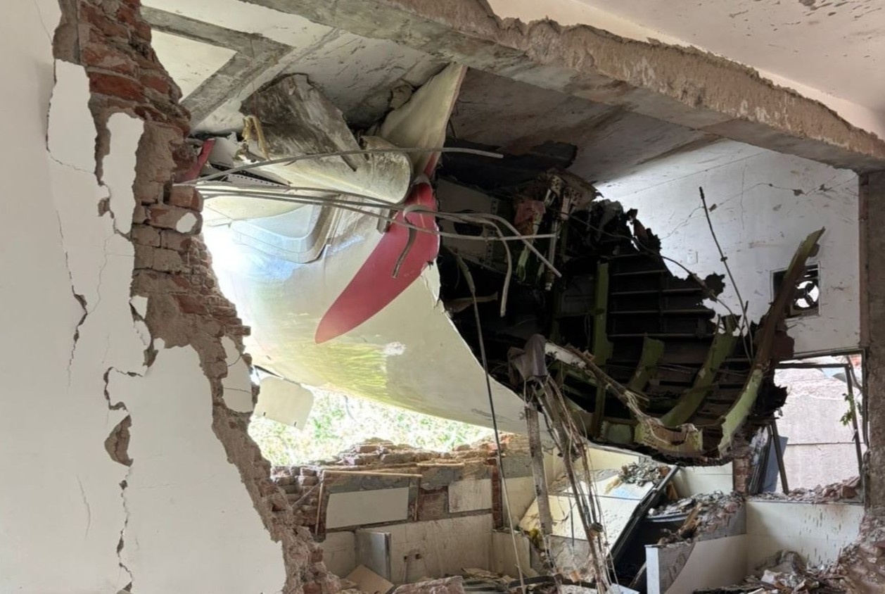 Cau hoi lon nhat, tai sao cang dap may bay An Do khong duoc nang len? hinh anh