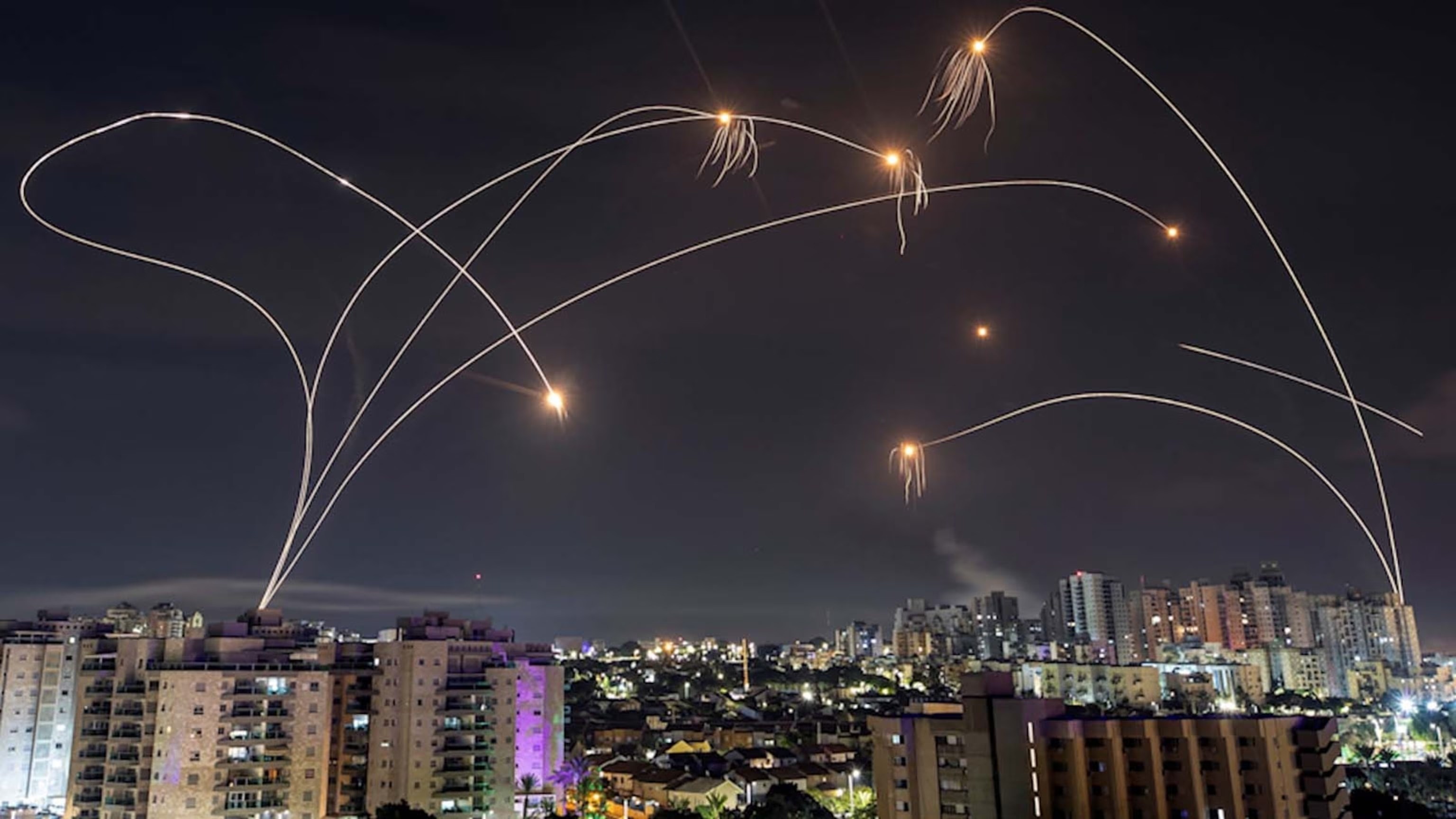 La chan phong khong Israel chao dao truoc 'bao ten lua' tu Iran hinh anh