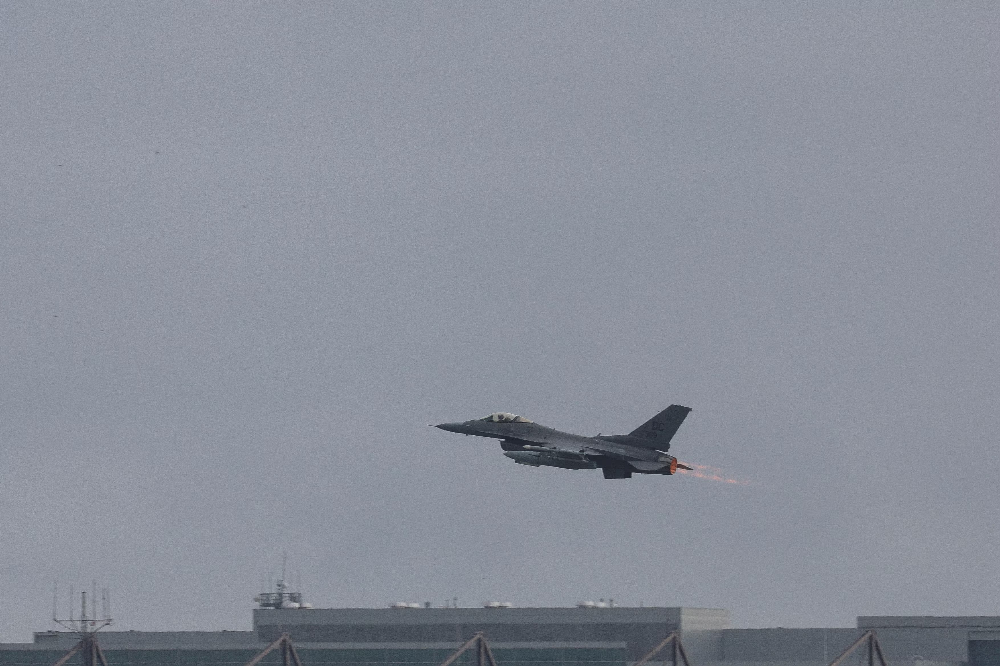 My dieu them tiem kich toi Trung Dong giua cang thang Israel - Iran hinh anh