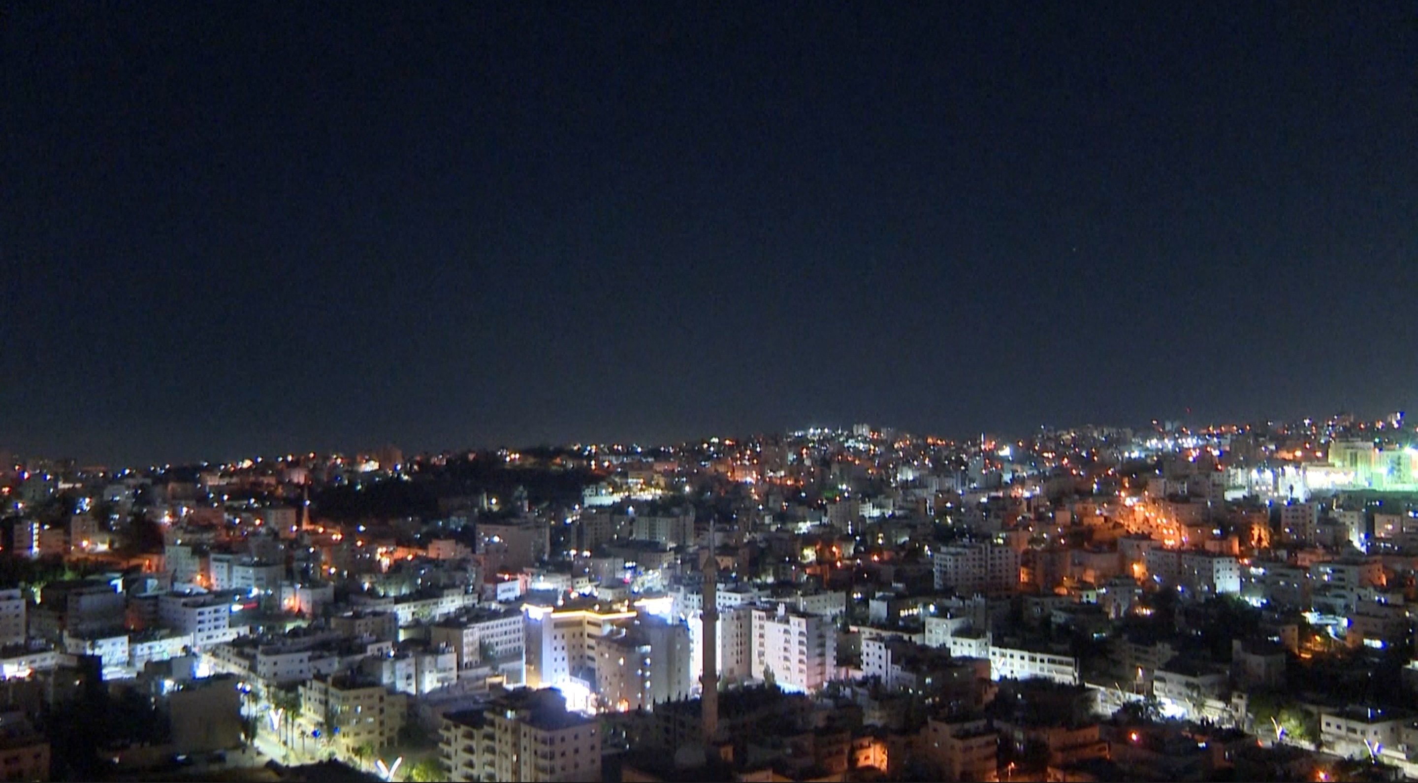 Coi bao dong vang khap Israel, ten lua vut qua bau troi Jerusalem hinh anh