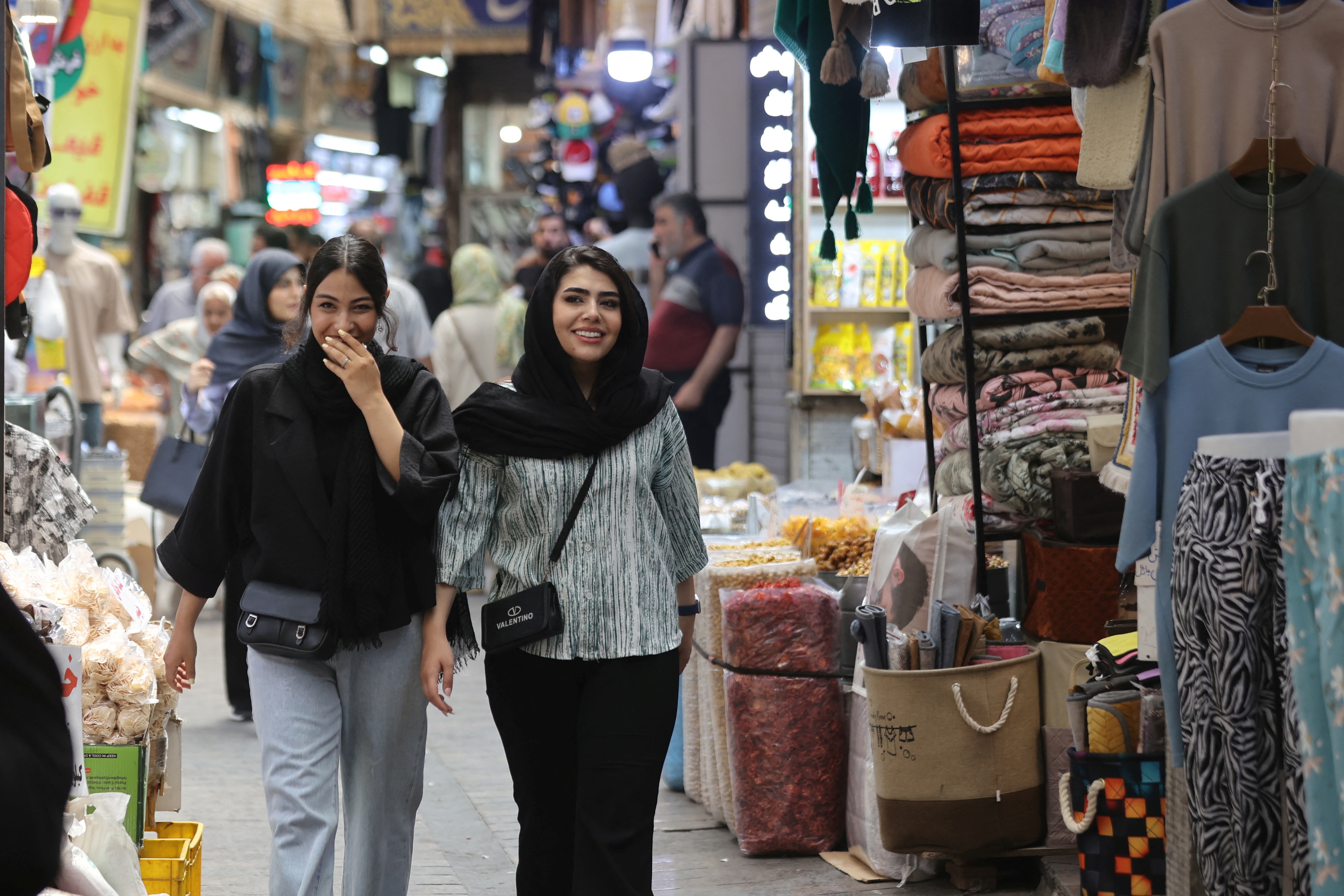 Thu do Tehran sau lenh ngung ban hinh anh