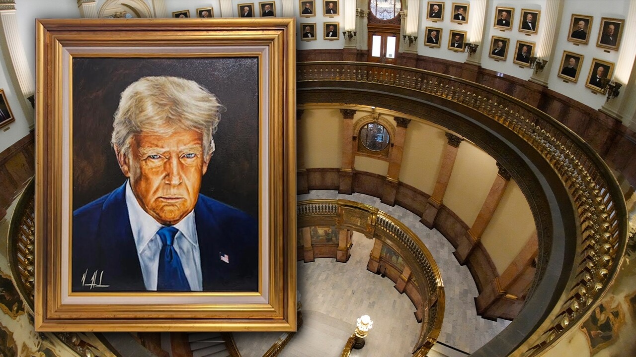 Buc chan dung 'xau' cua ong Trump tai Colorado da duoc thay the hinh anh