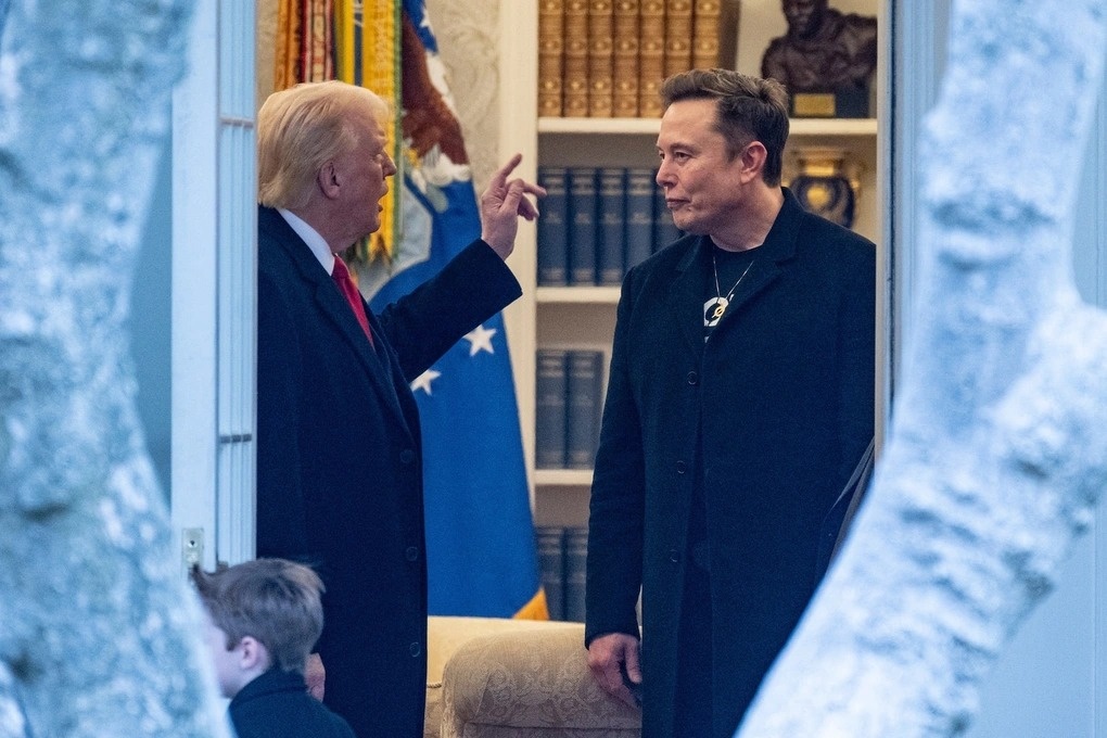 Vi the cua ong Trump dang khien loi de doa cua Musk tro nen vo nghia? hinh anh