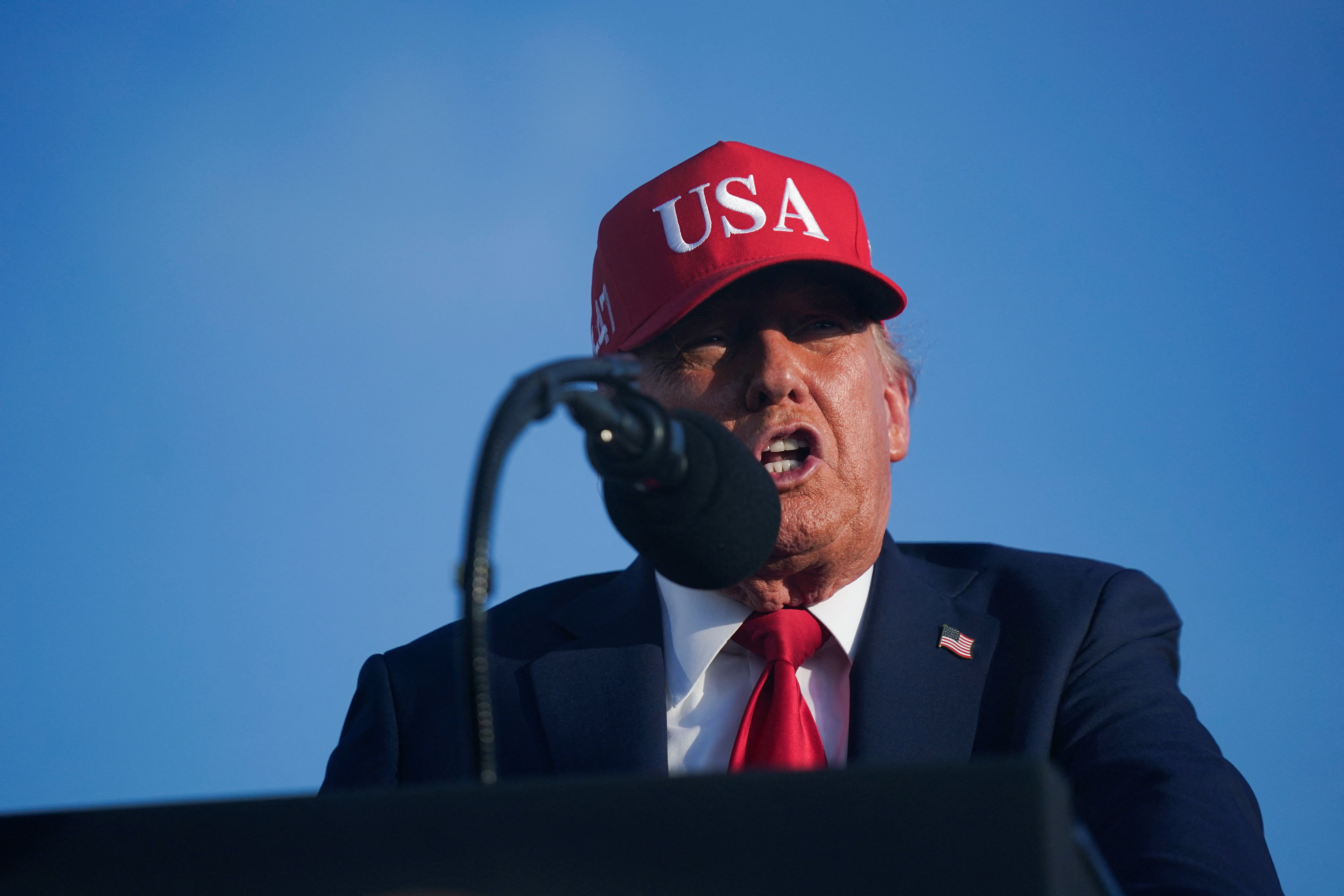 Ong Trump doa ap thue 70% voi nhieu quoc gia trong 5 ngay toi hinh anh