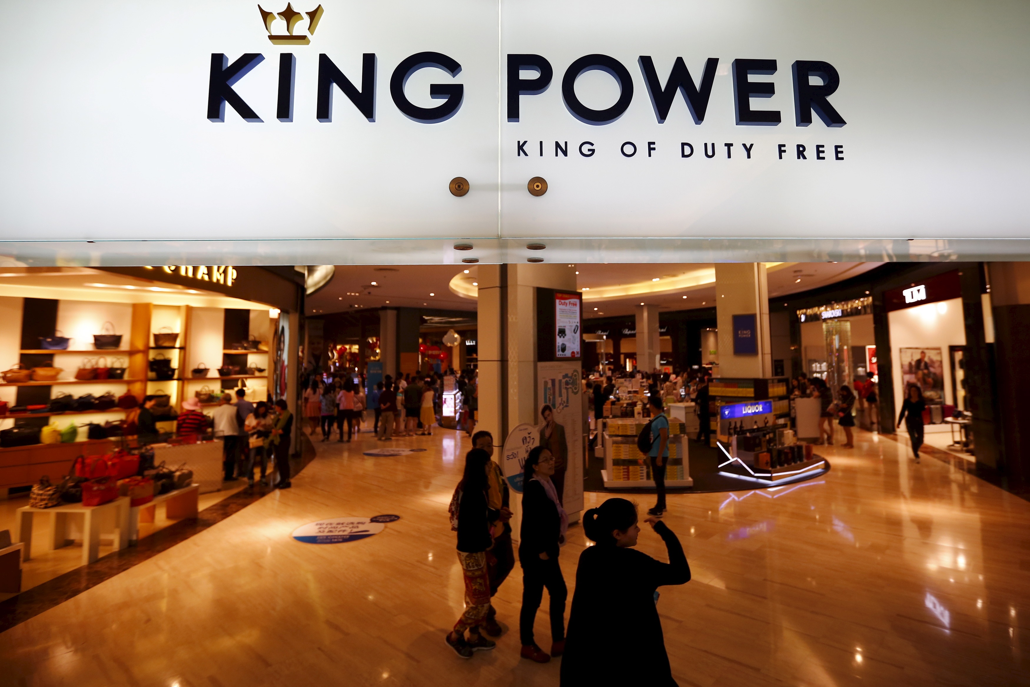 ban le san bay anh 2