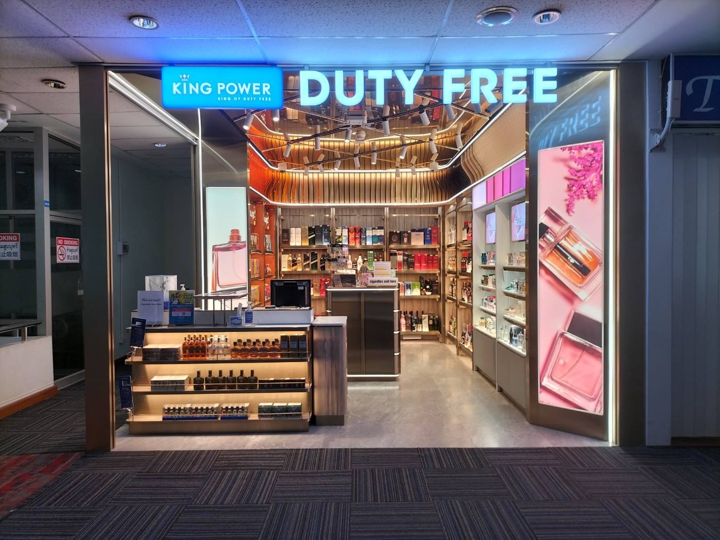 ban le san bay anh 3