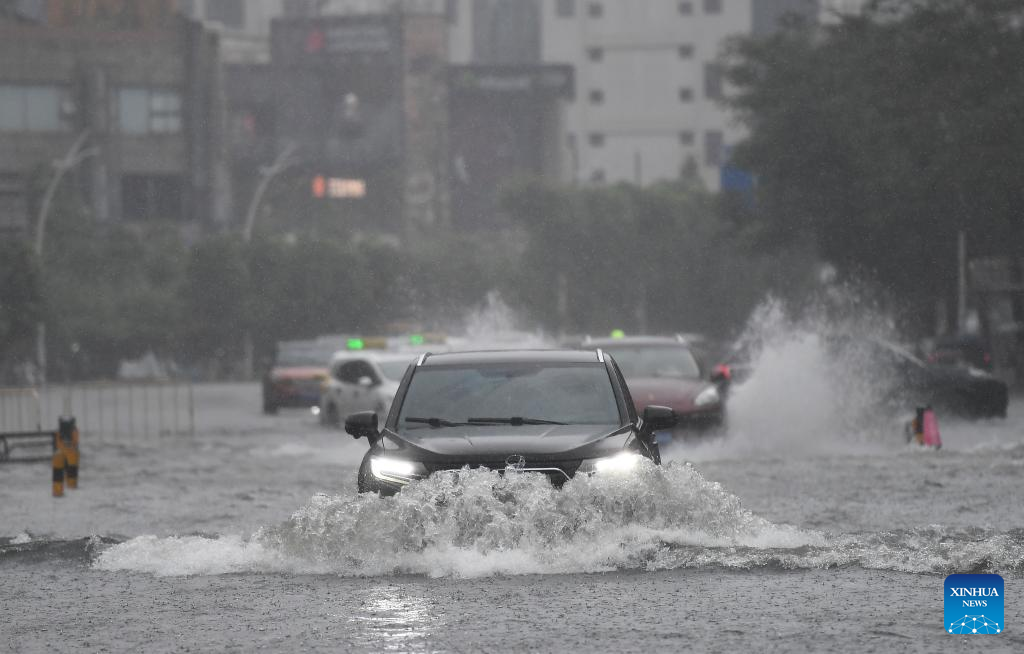 Mua tai Trung Quoc hau bao Wipha khien 2 nguoi chet, 10 nguoi mat tich hinh anh