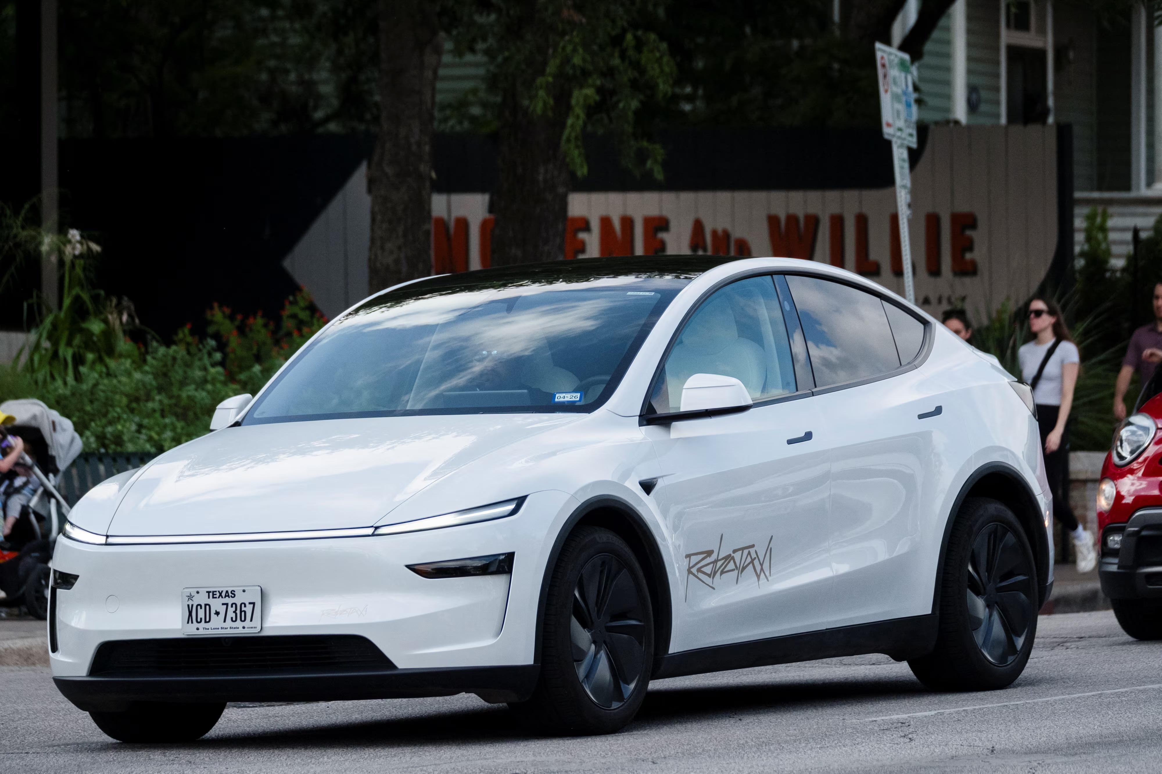 Xe dien Tesla anh 2