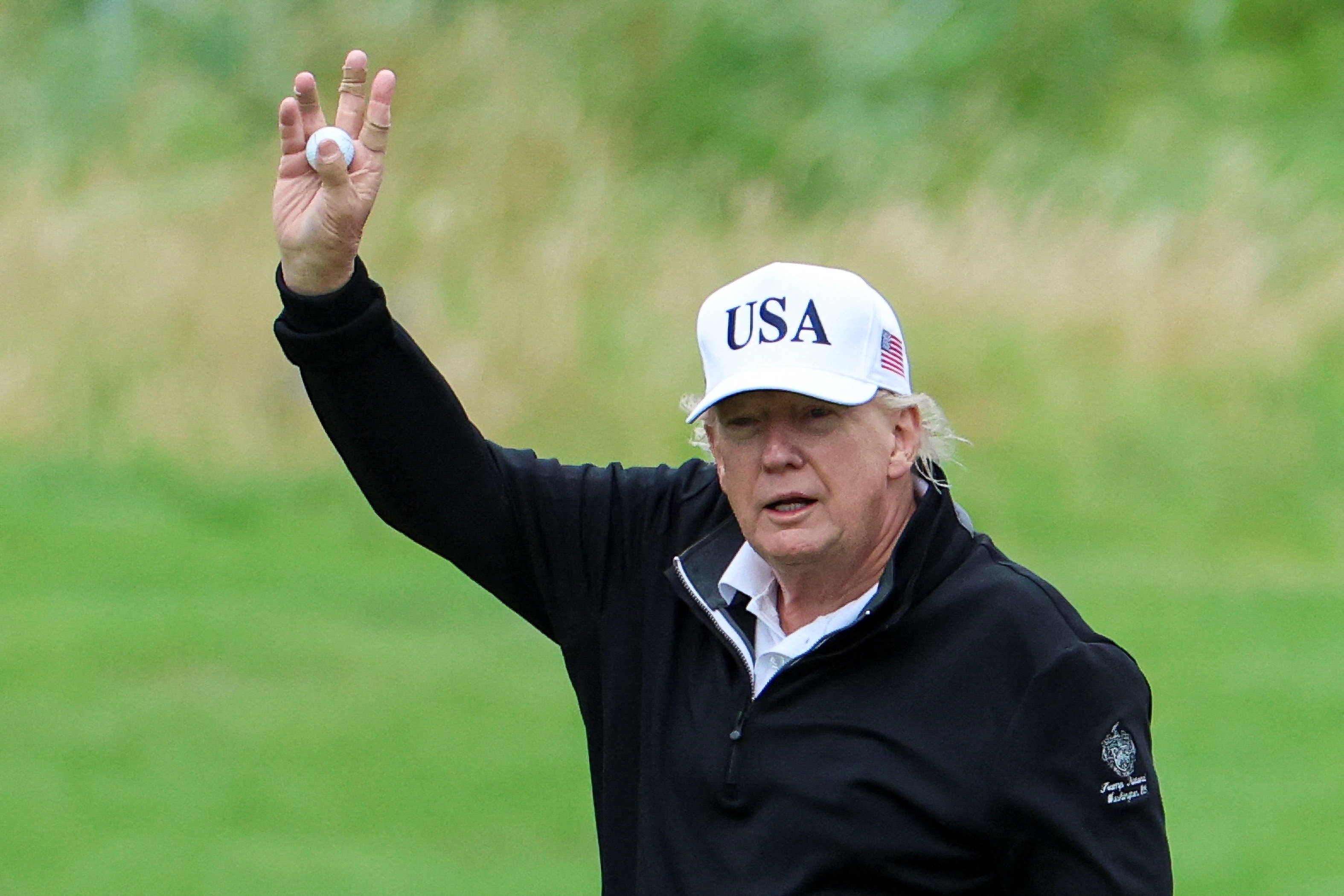 Cuoc giao thoa giua chinh truong va san golf cua ong Trump hinh anh